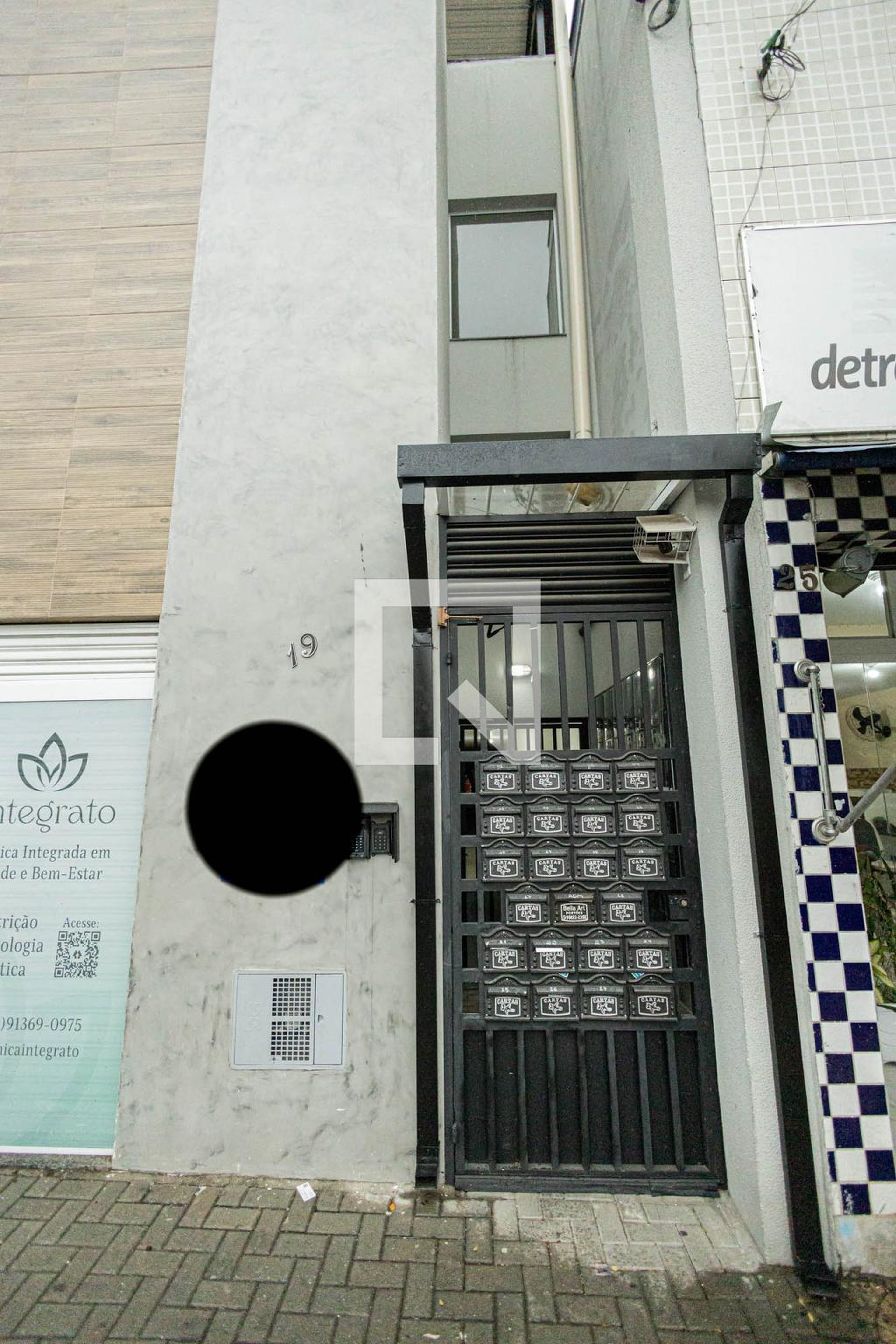 Fachada Condomínio em Rua Salvador de Lima, 19