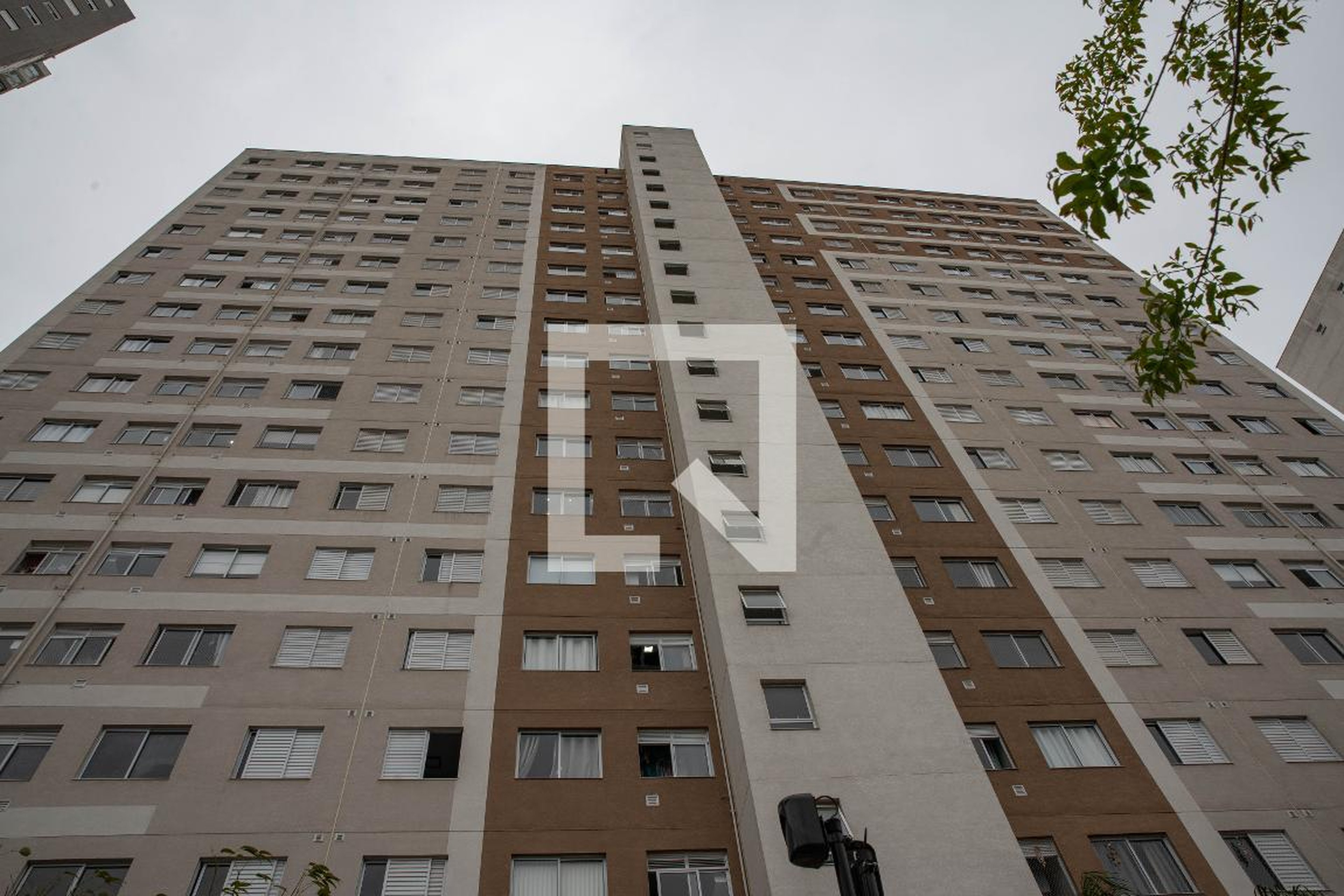 Fachada Condomínio em Rua Torres da Barra, 21