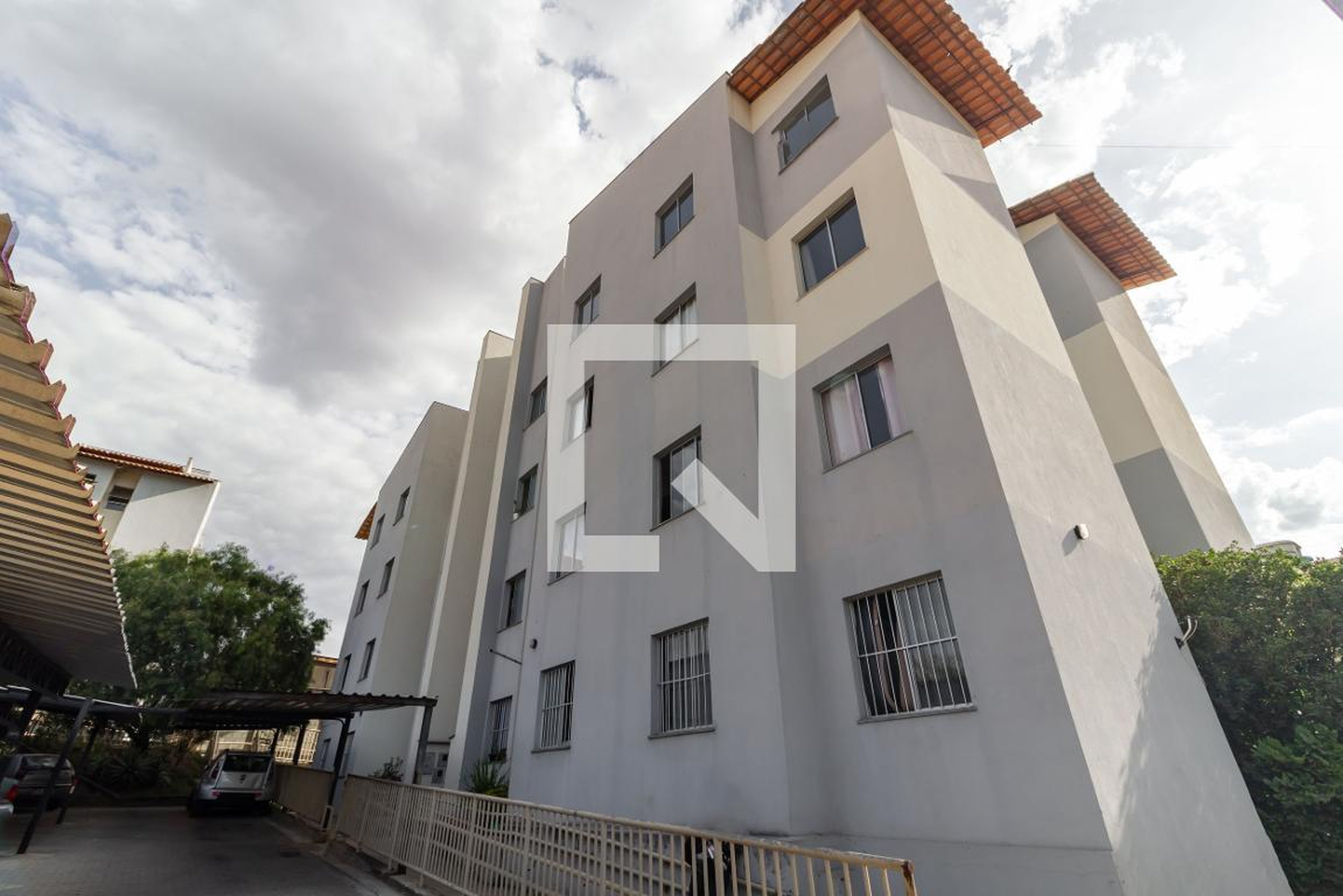 Fachada Condomínio em Rua Dom Resende Costa, 50