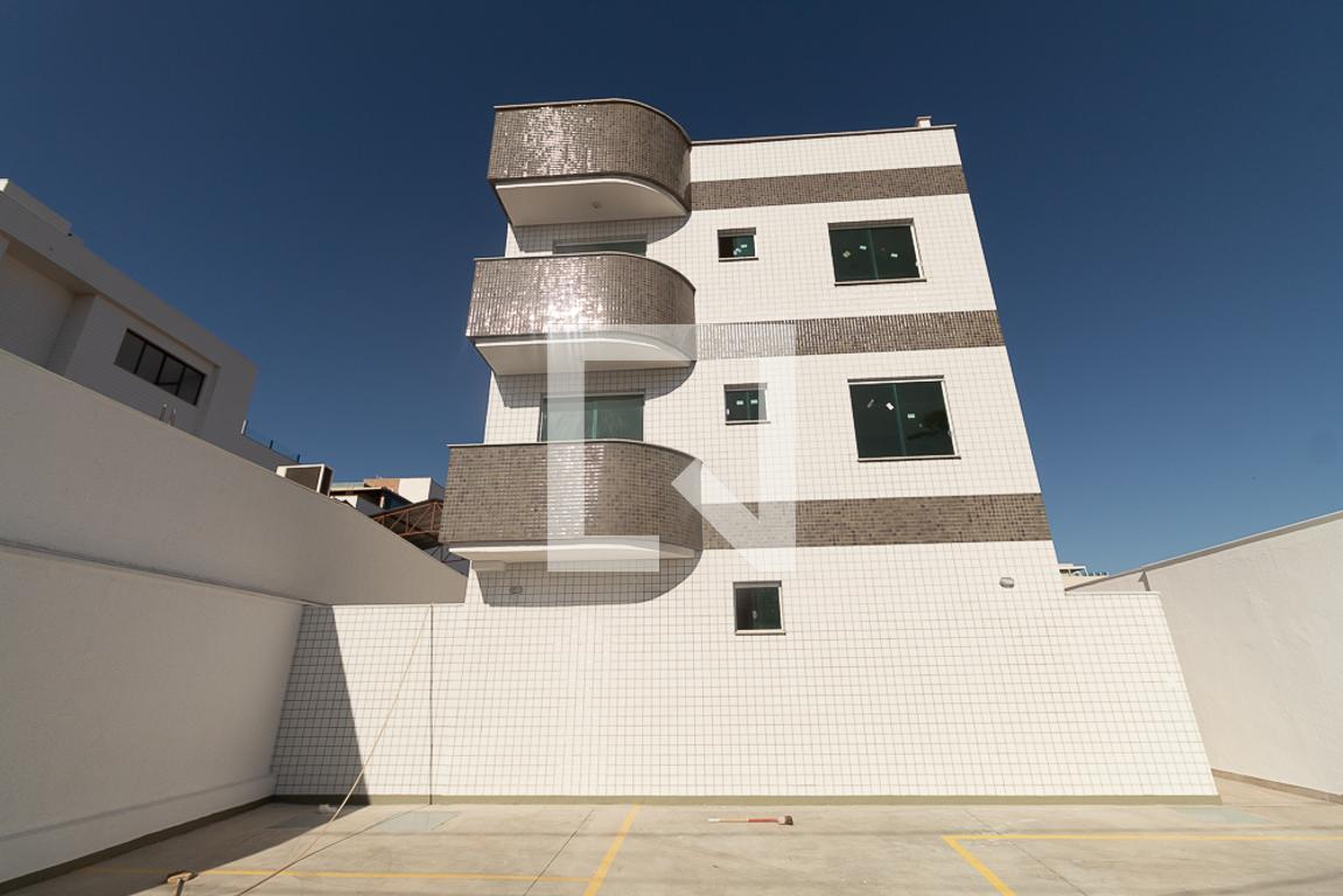 Fachada do Prédio Condomínio em Rua Jornalista Waldir Lau, 274