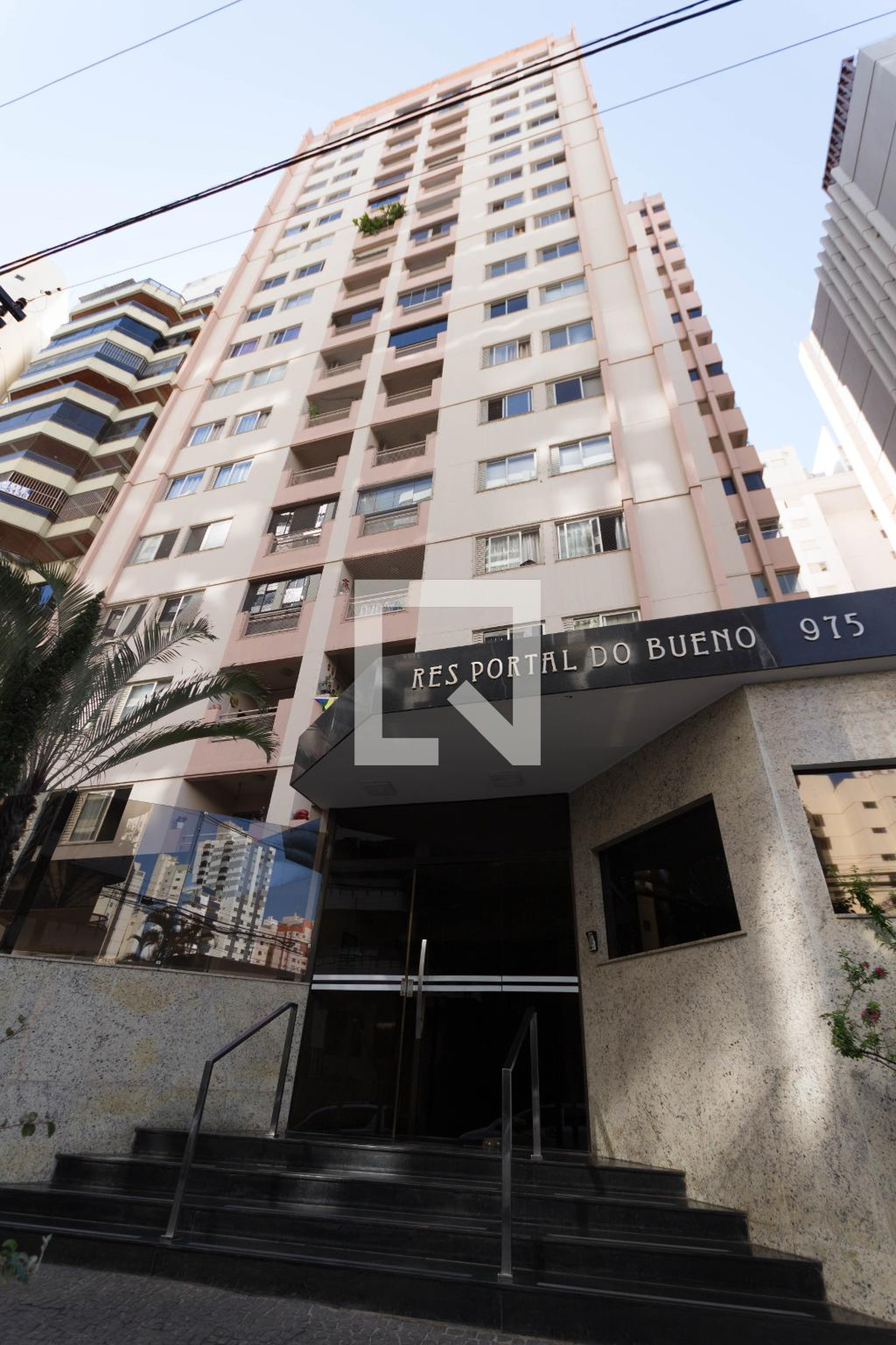 Fachada Condomínio em Rua T-38, 975