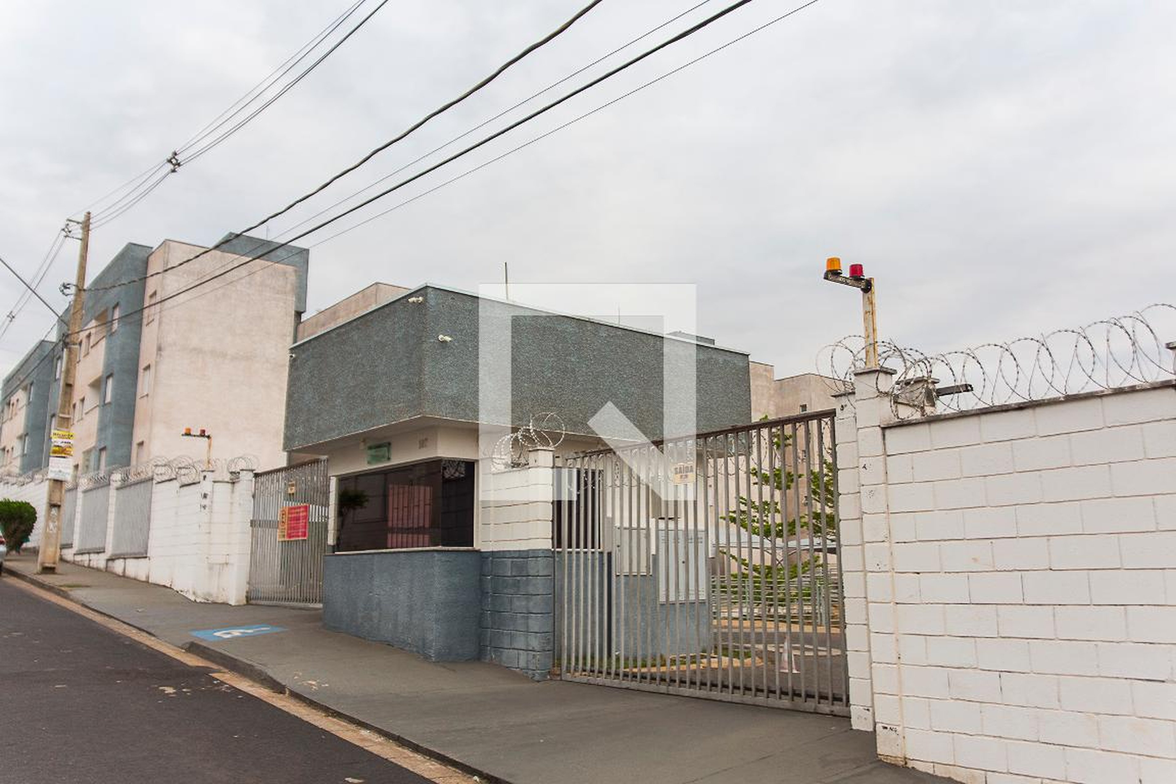 Fachada do Condomínio Condomínio Monte Sul