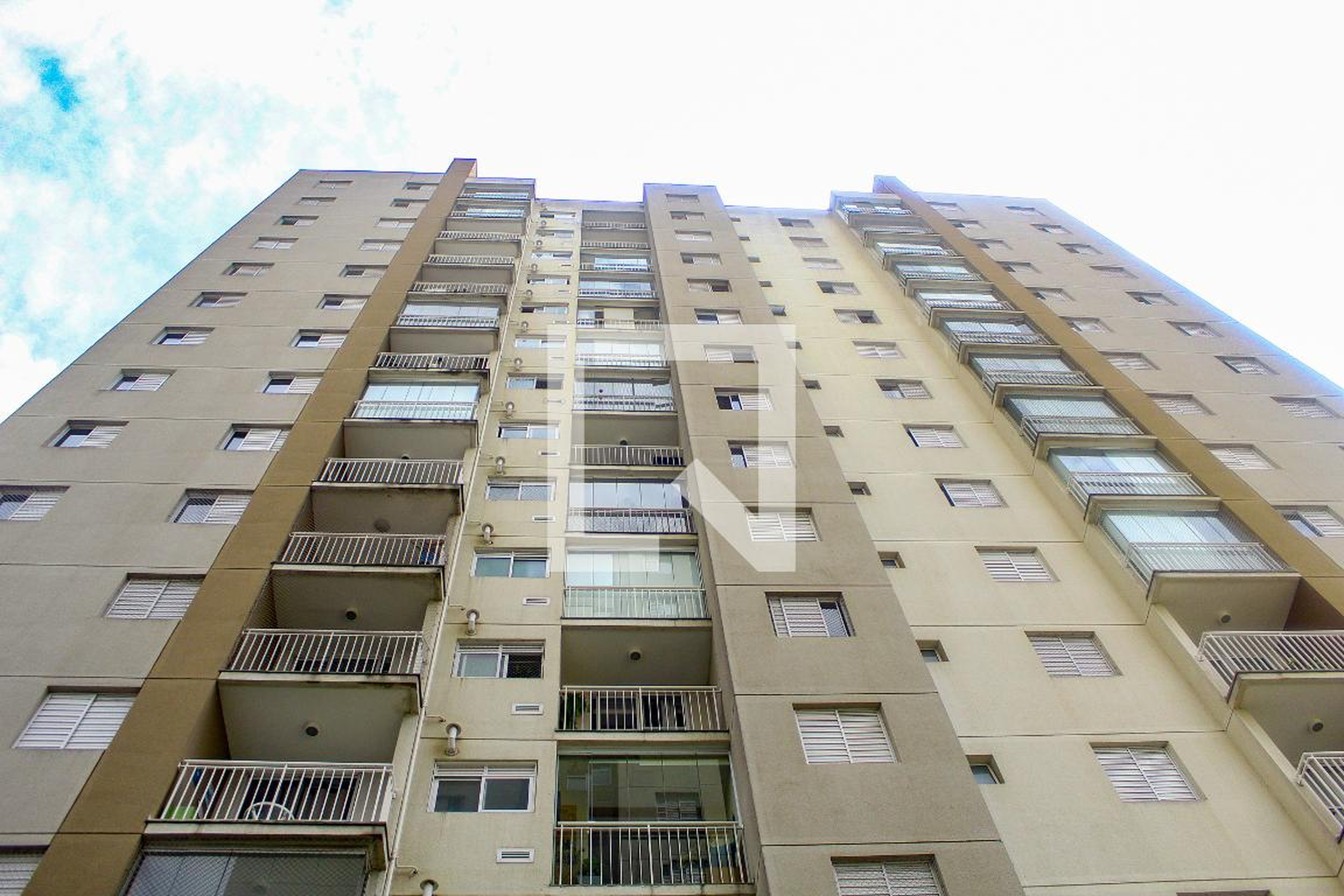 Fachada Condomínio em Rua Eugênio de Freitas, 171