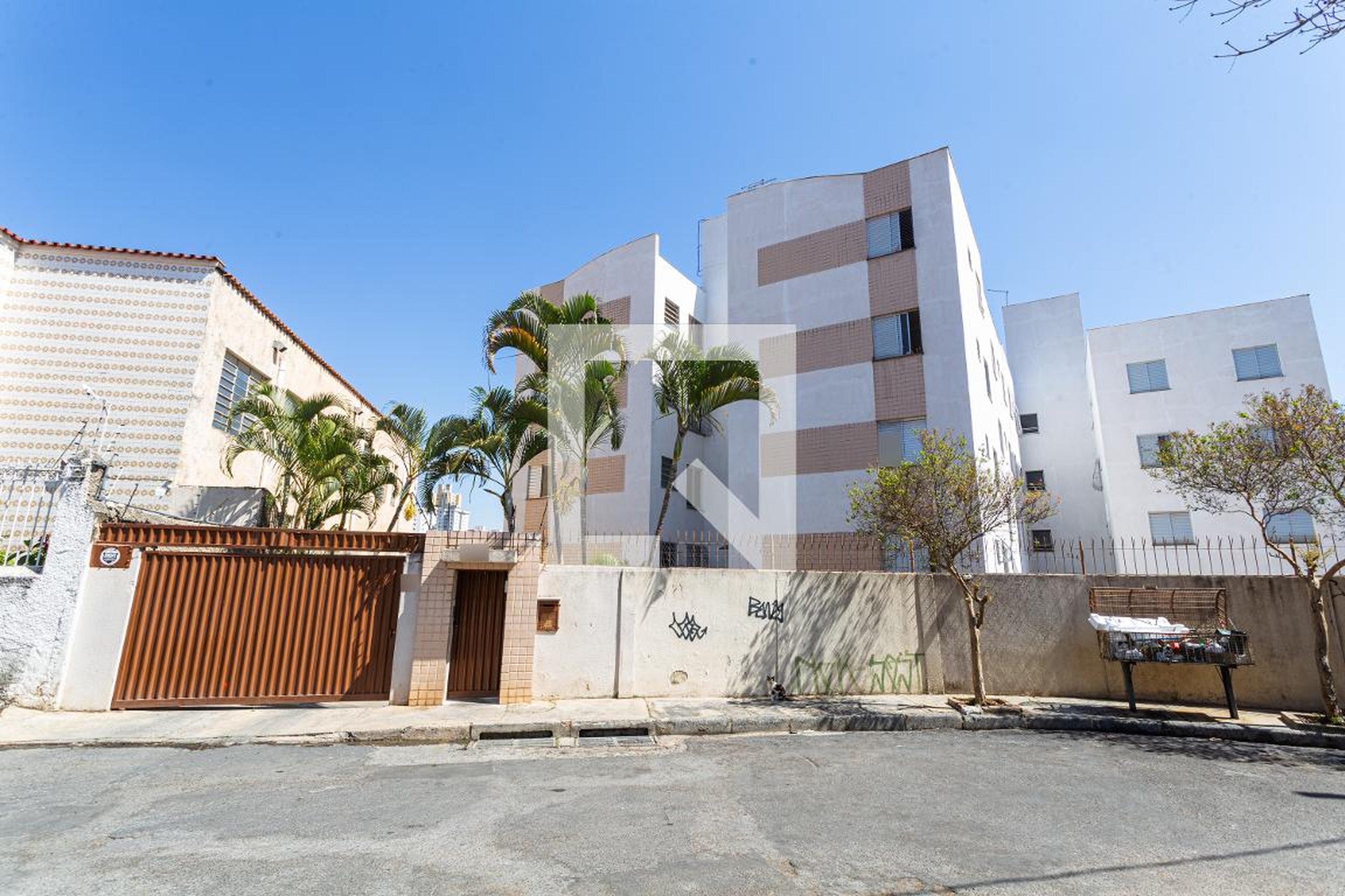 Fachada Condomínio em Rua Maria Felipe de Araújo, 225