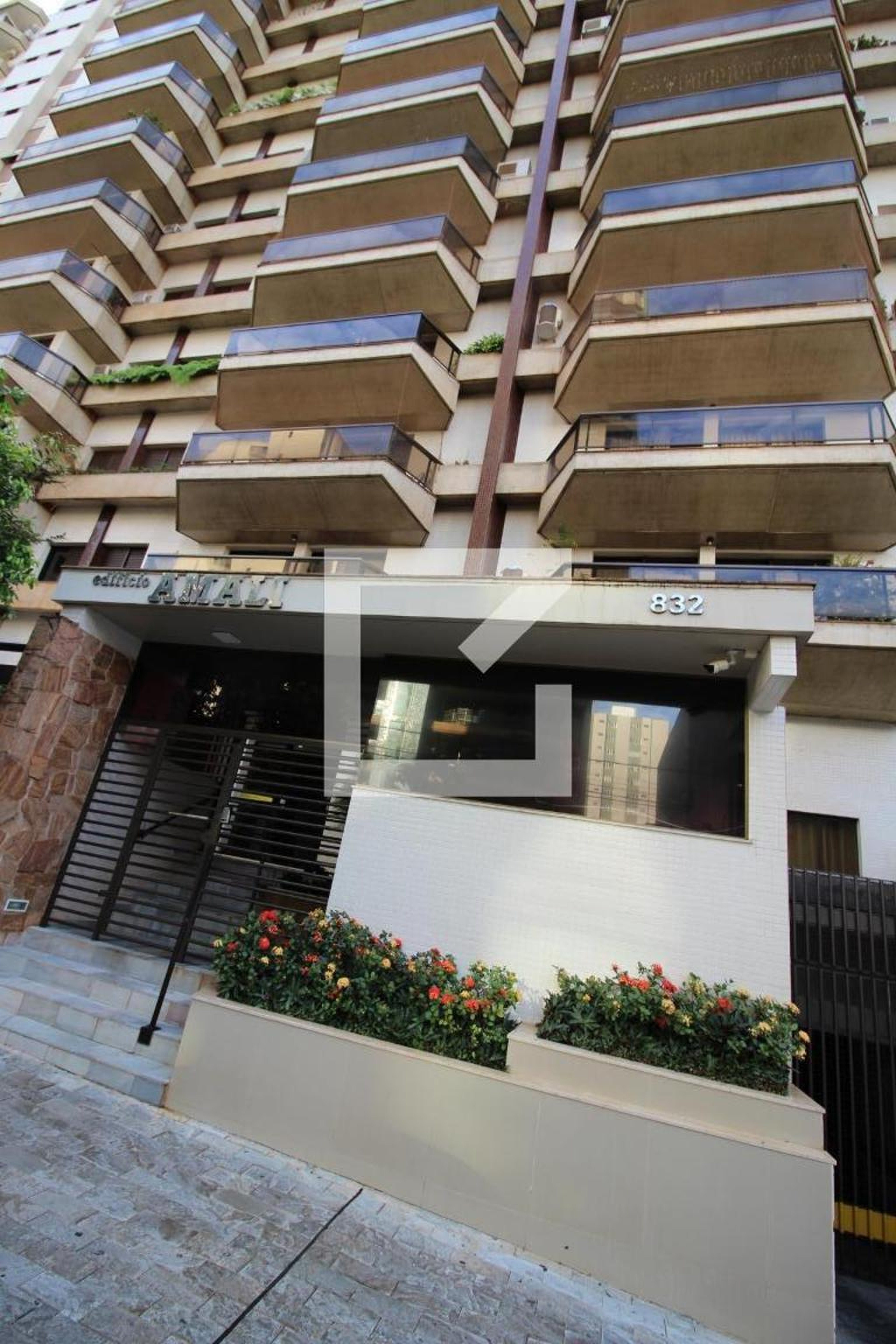 Fachada Condomínio em Rua Cerqueira César, 832