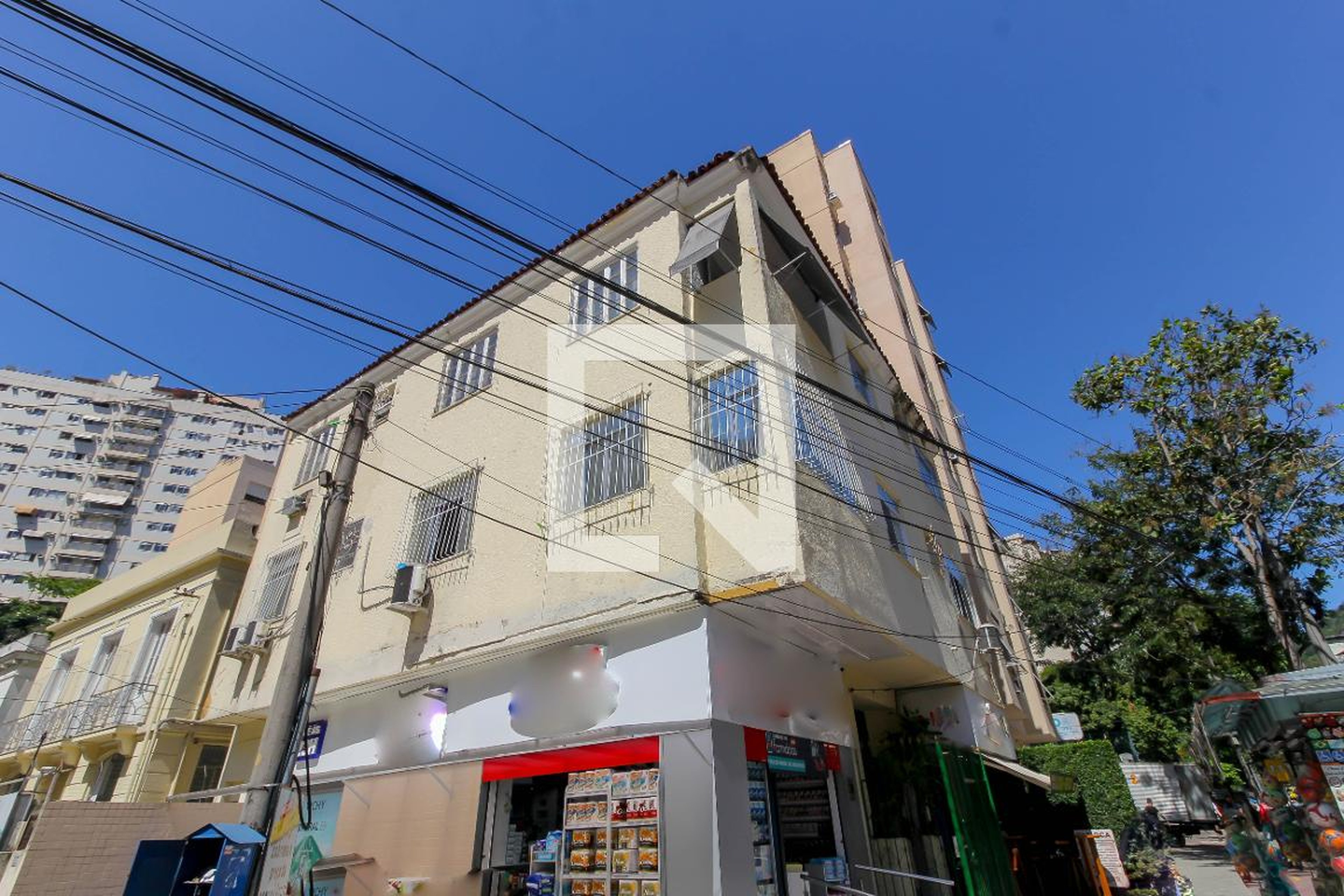 Fachada do Prédio Condomínio em Rua das Laranjeiras, 387