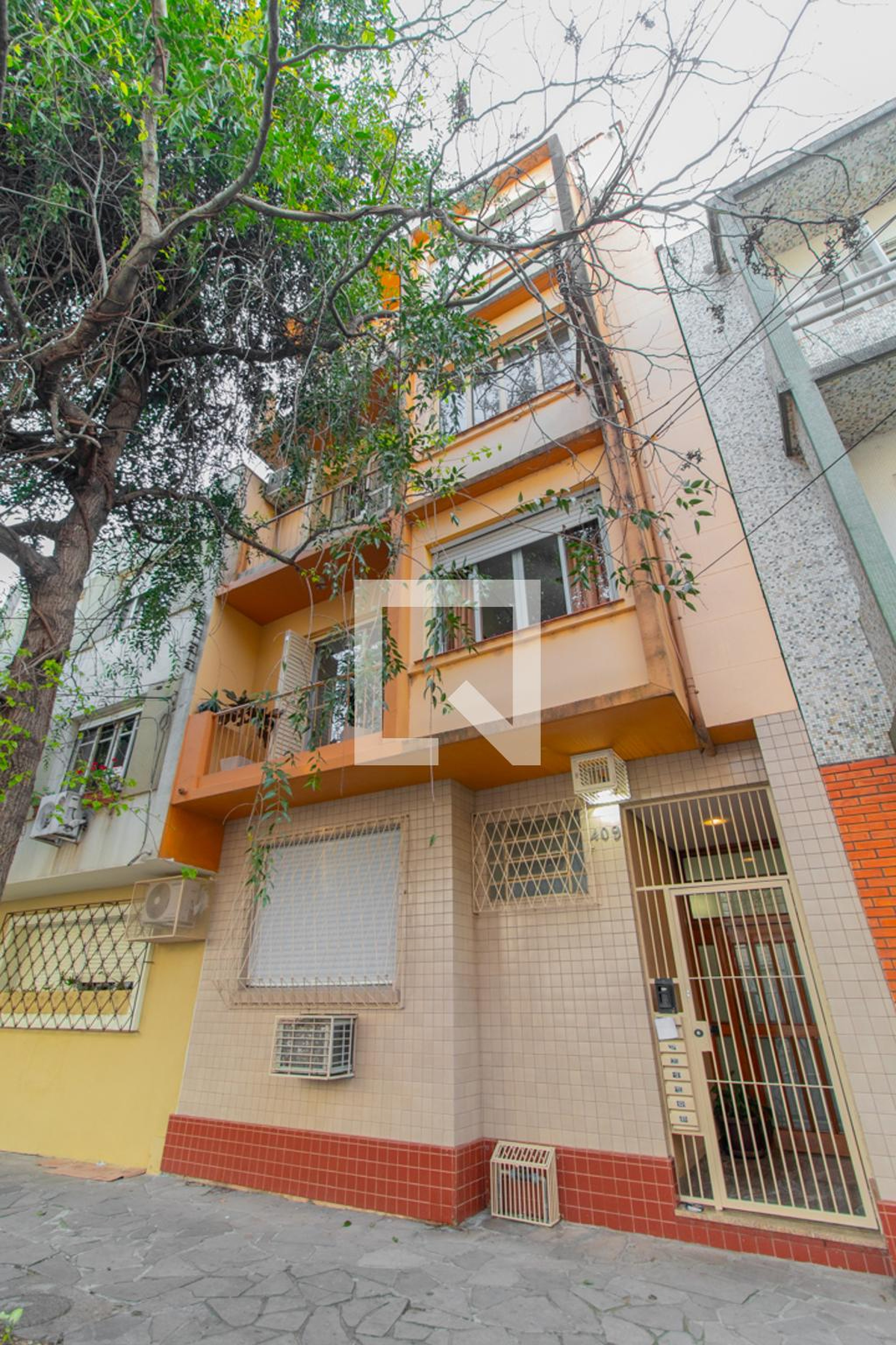 Fachada Condomínio em Rua Jacinto Gomes, 409