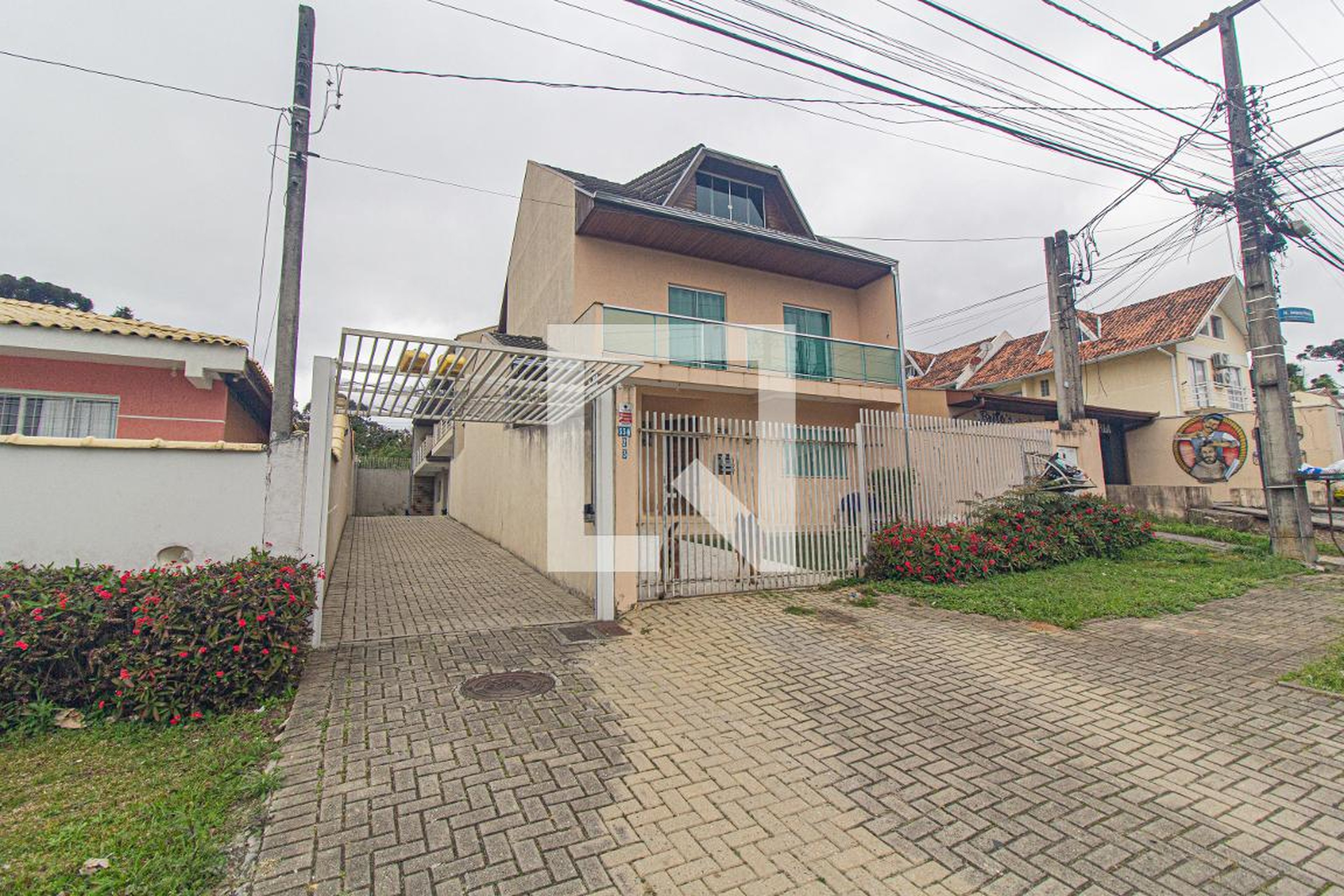 Fachada Condomínio em Rua Antenor Pereira, 336