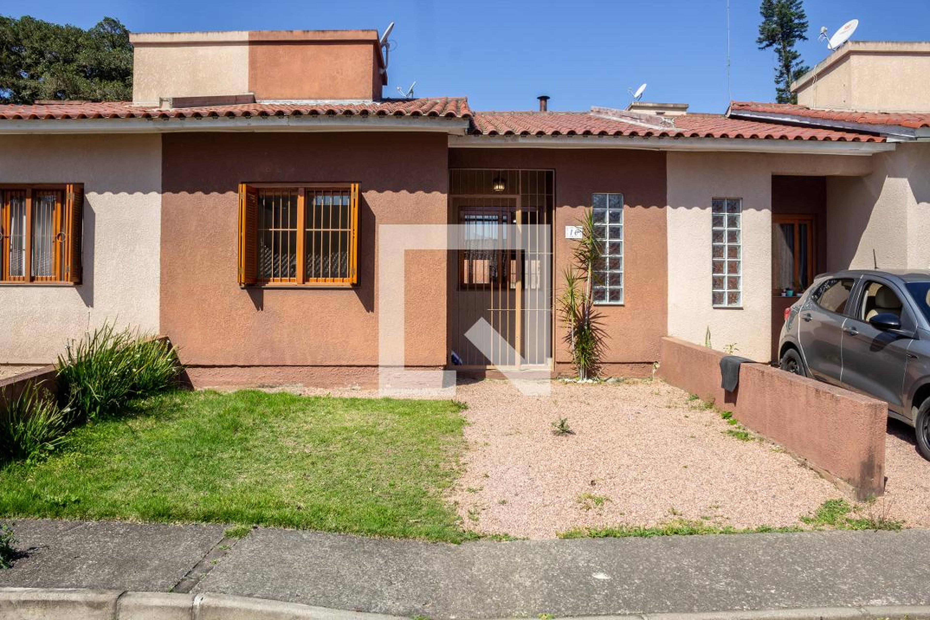 Fachada Condomínio em Rua Aloísio de Azevedo, 222