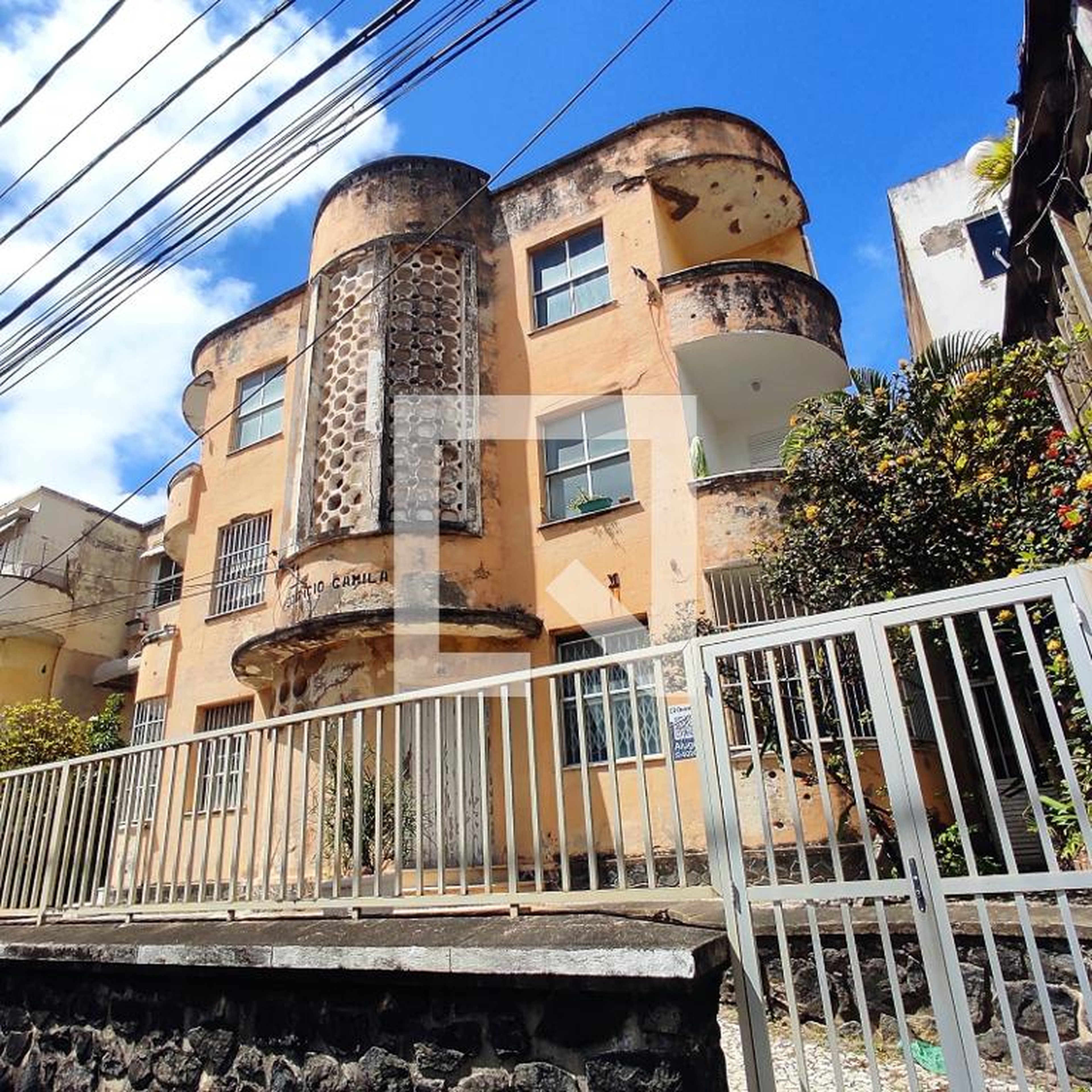 Fachada Condomínio em Rua Leoni Ramos, 46