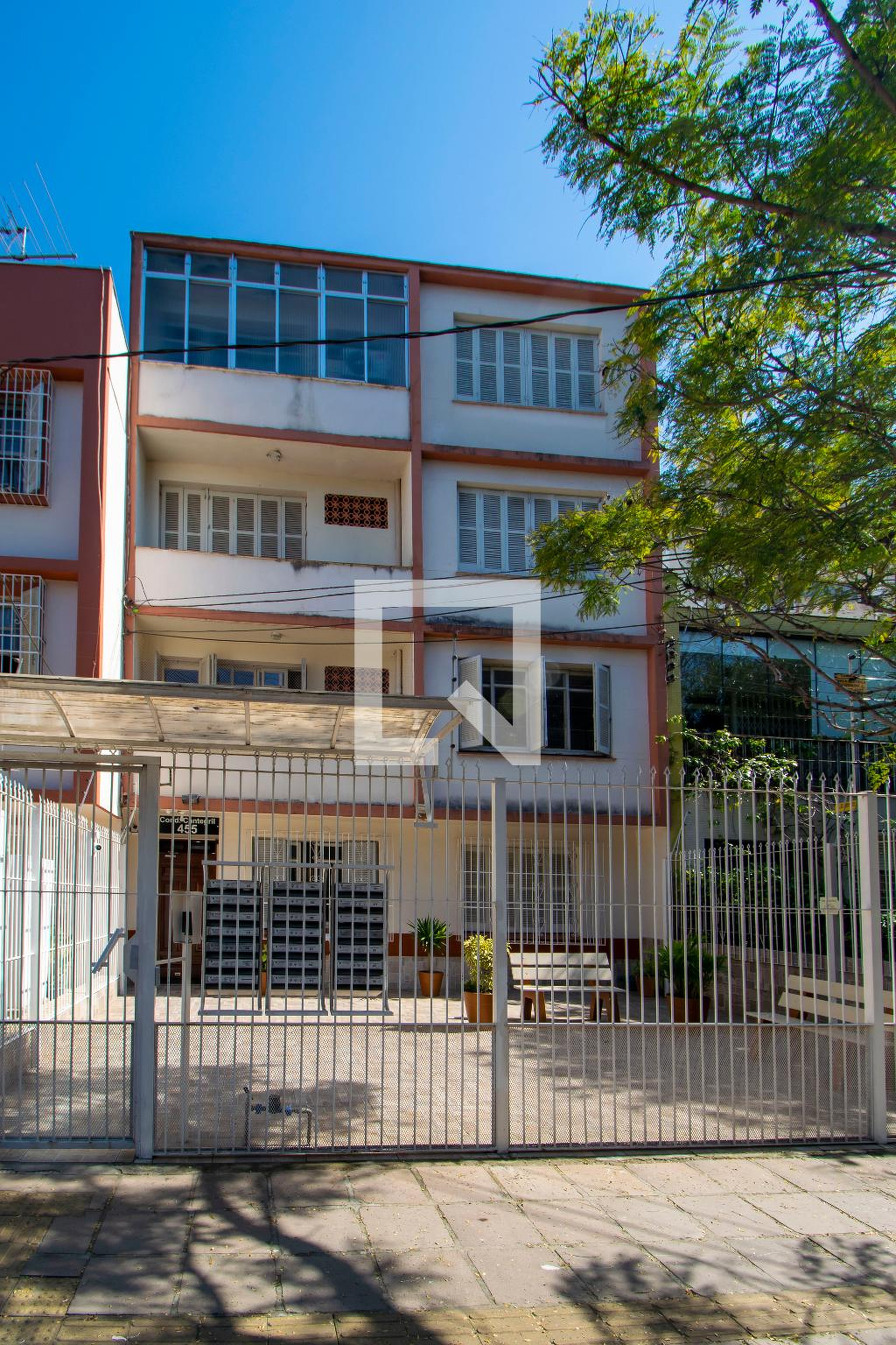 Fachada do Condomínio Condomínio Cantegril