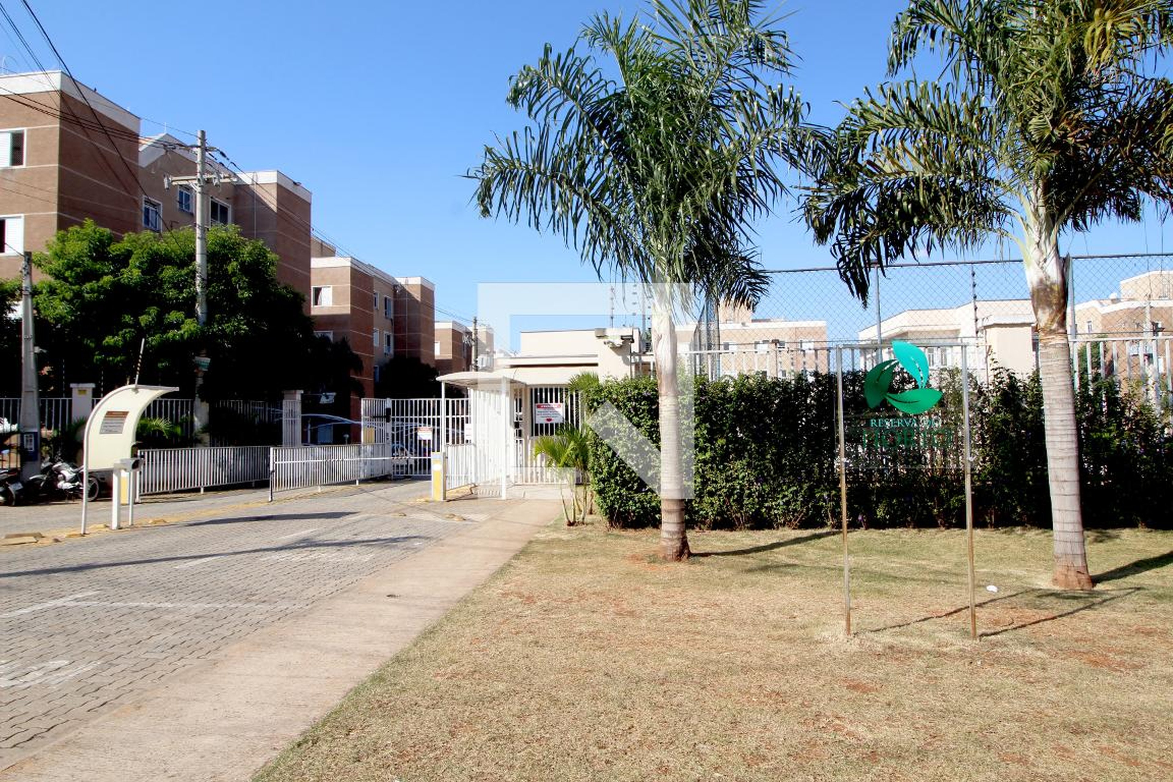 Fachada do Condomínio Condomínio Reserva do Horto