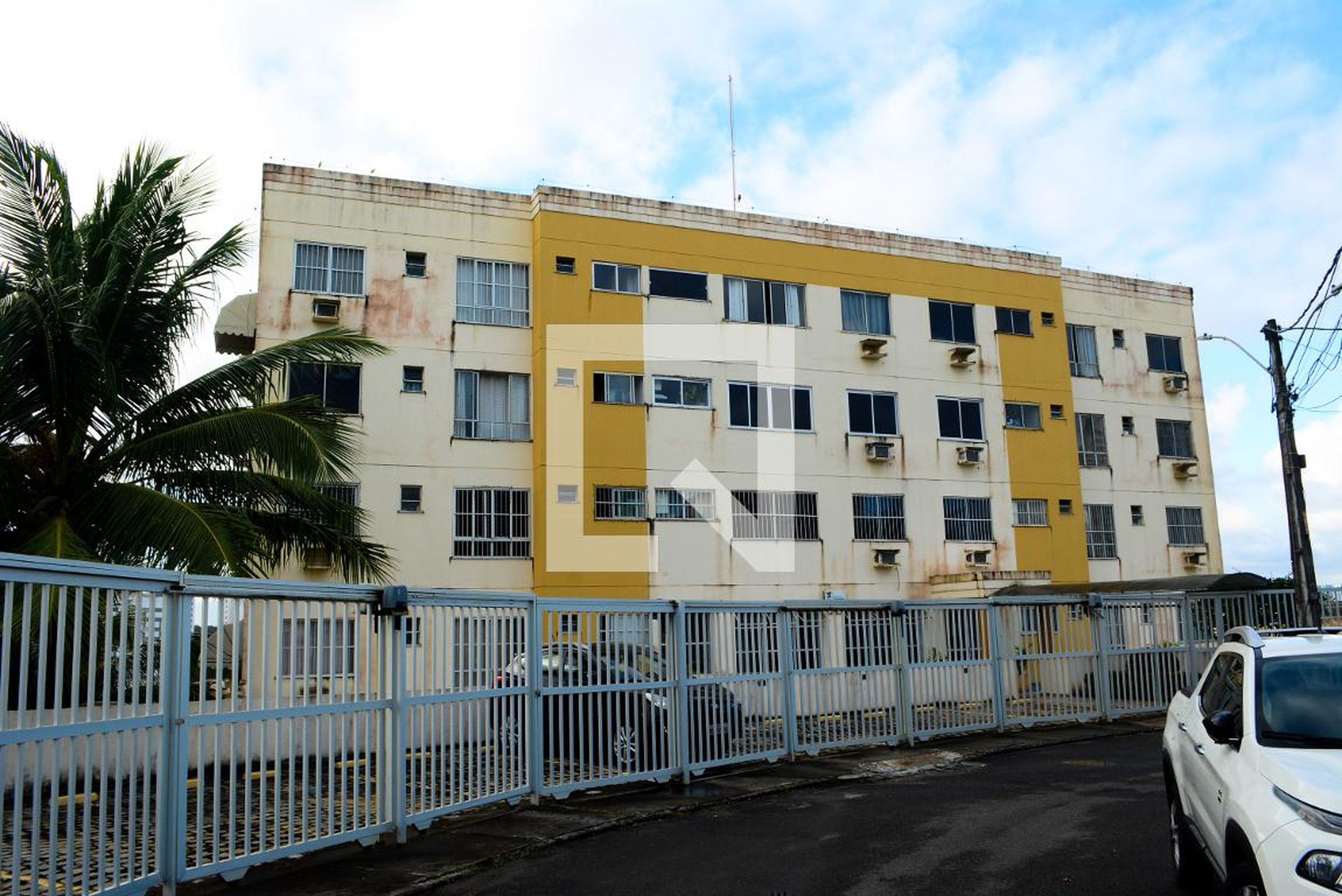 Fachada do Prédio Condomínio em Rua dos Quilombolas, 341