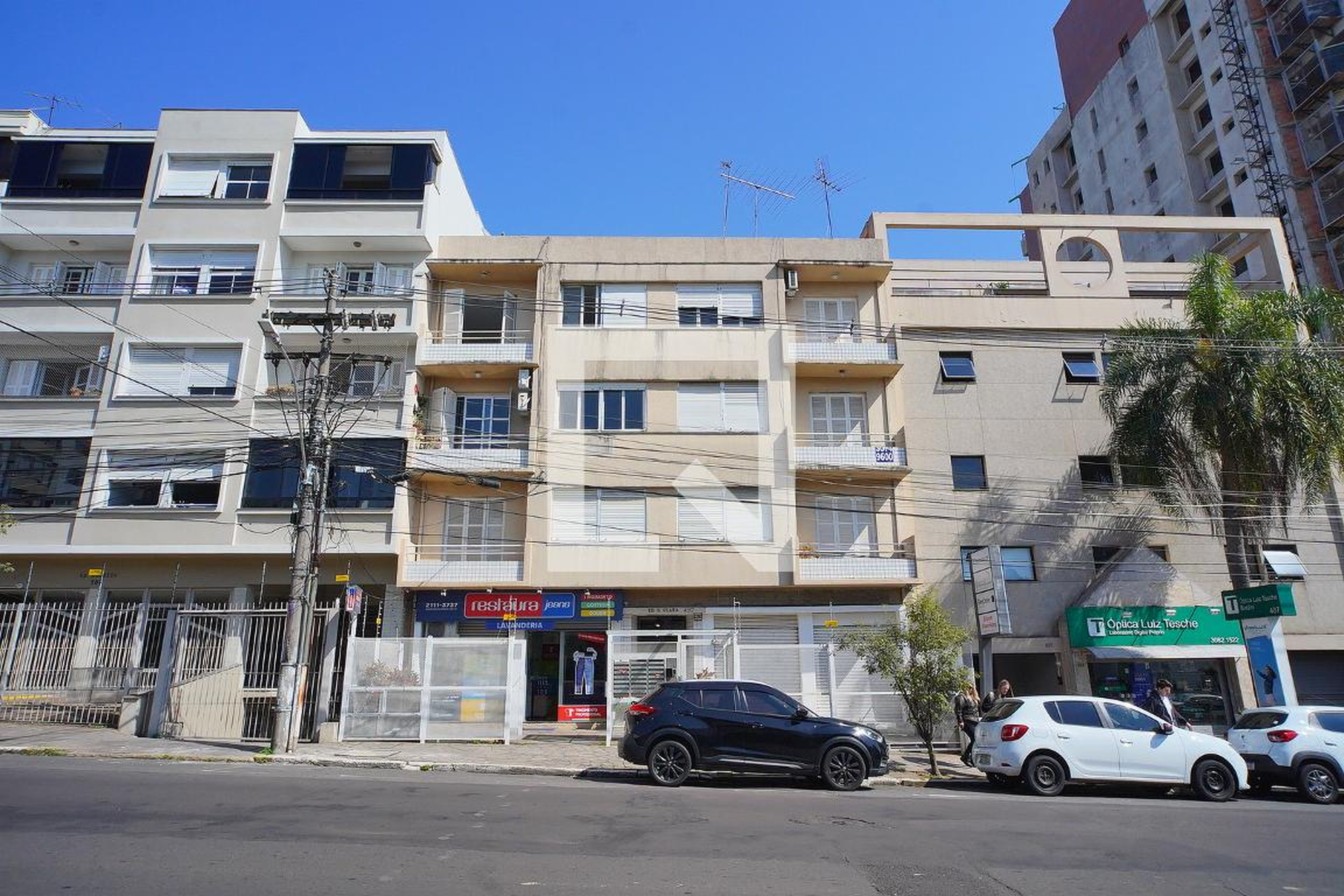 Fachada do Condomínio Condomínio em Rua Coronel Bordini, 497