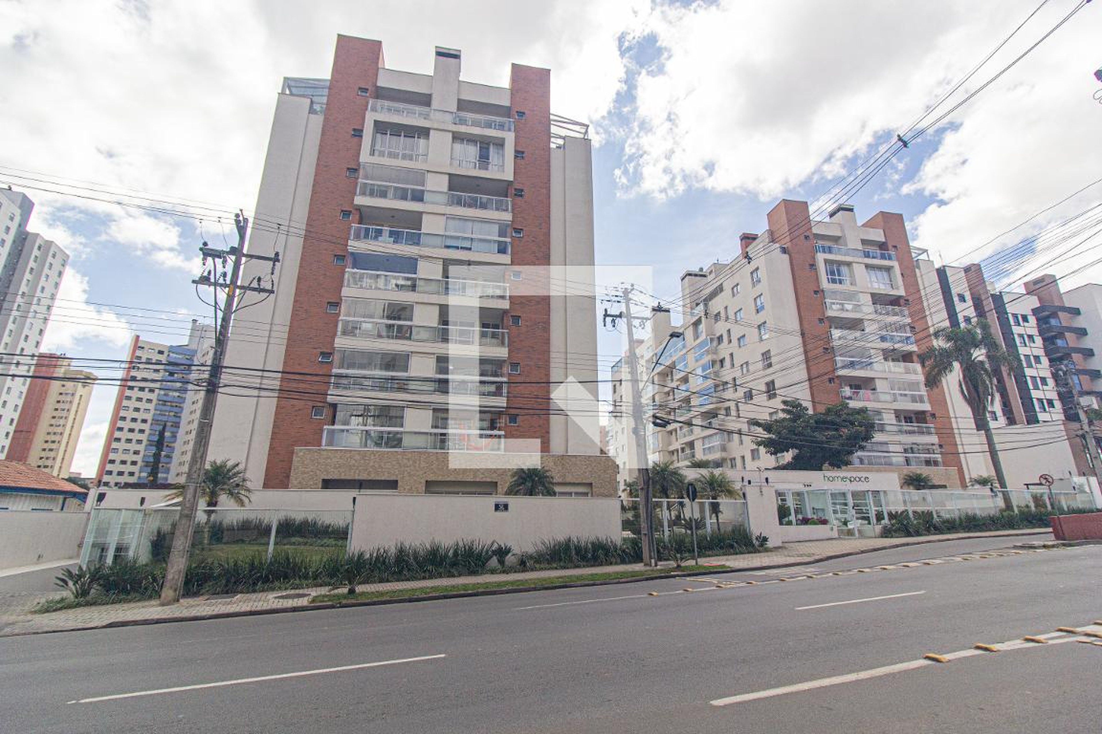 Fachada do Condomínio Condomínio Homespace Botânico