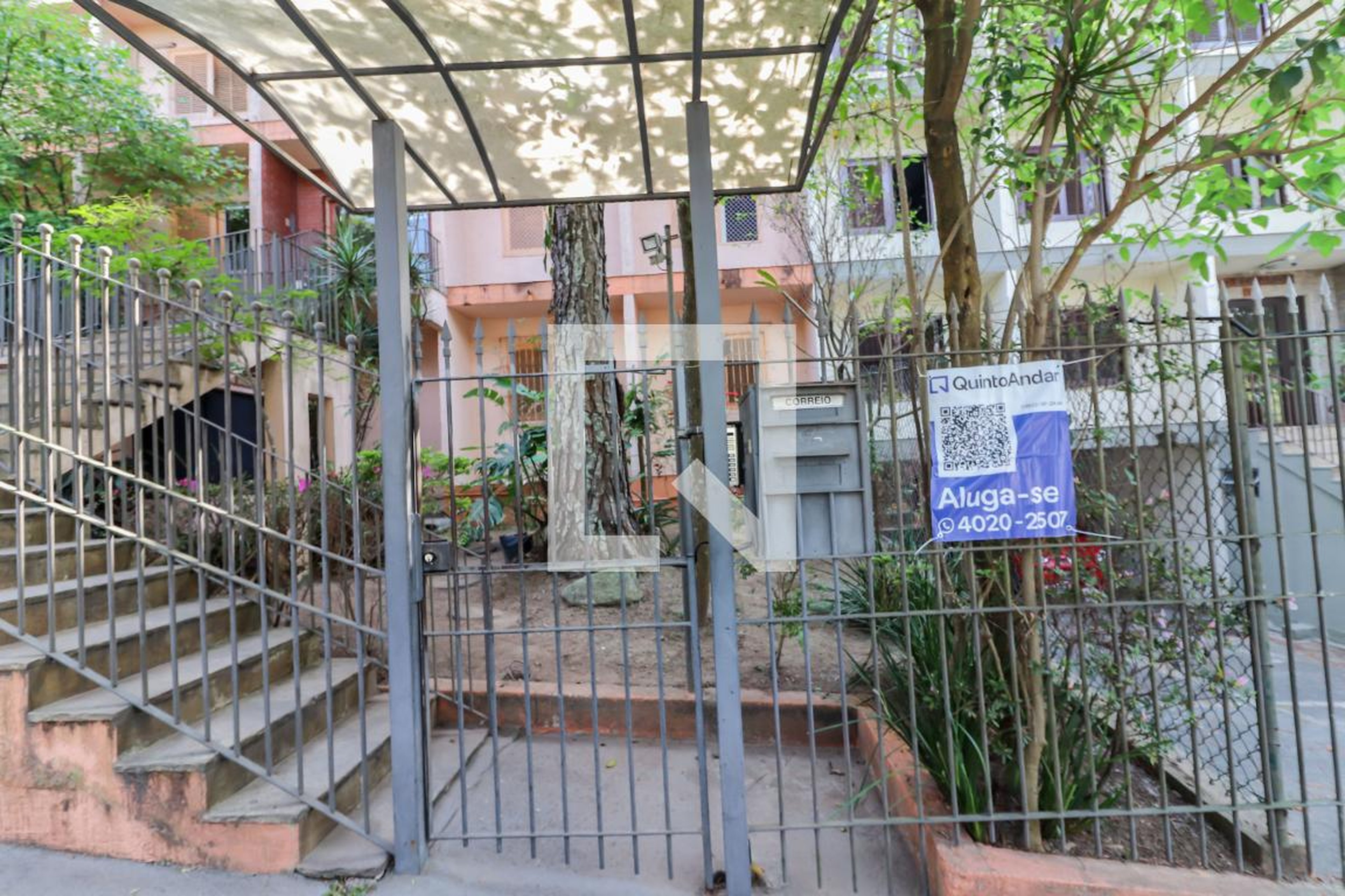 Fachada do Condomínio Condomínio Eduardo