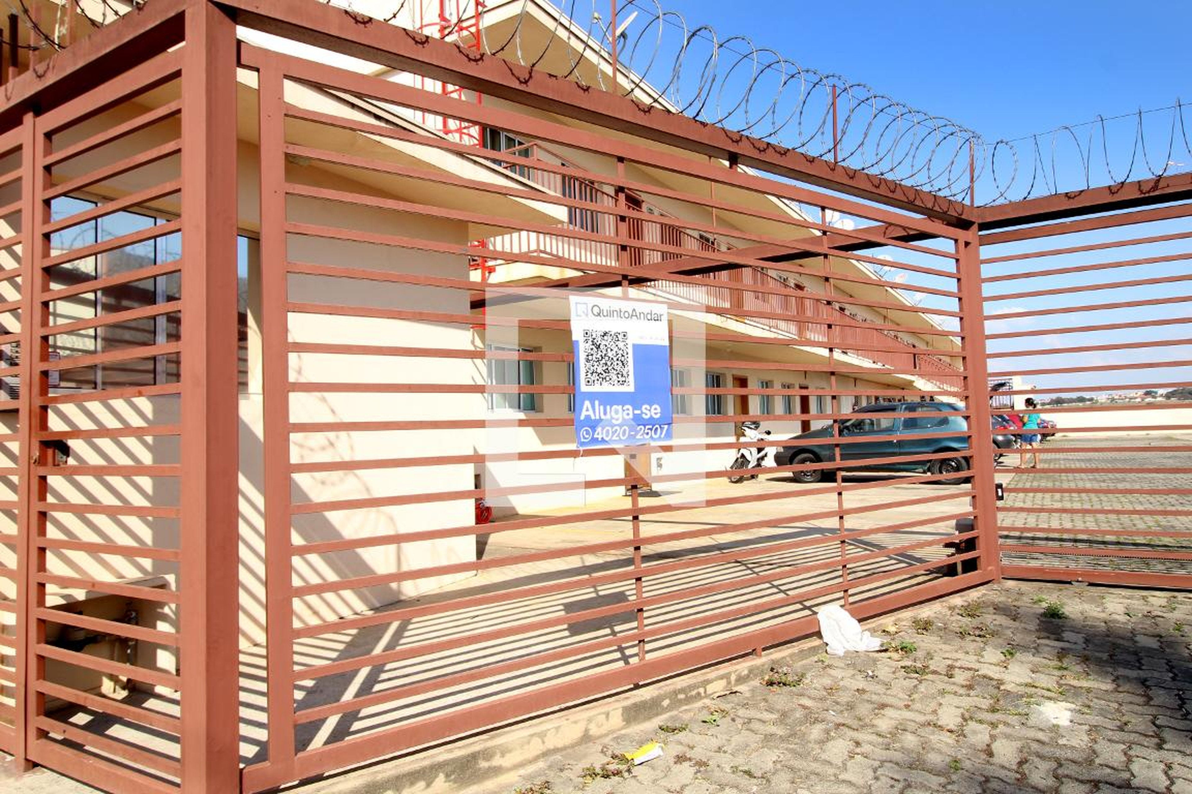 Fachada do Condomínio Condomínio Village Viterbo