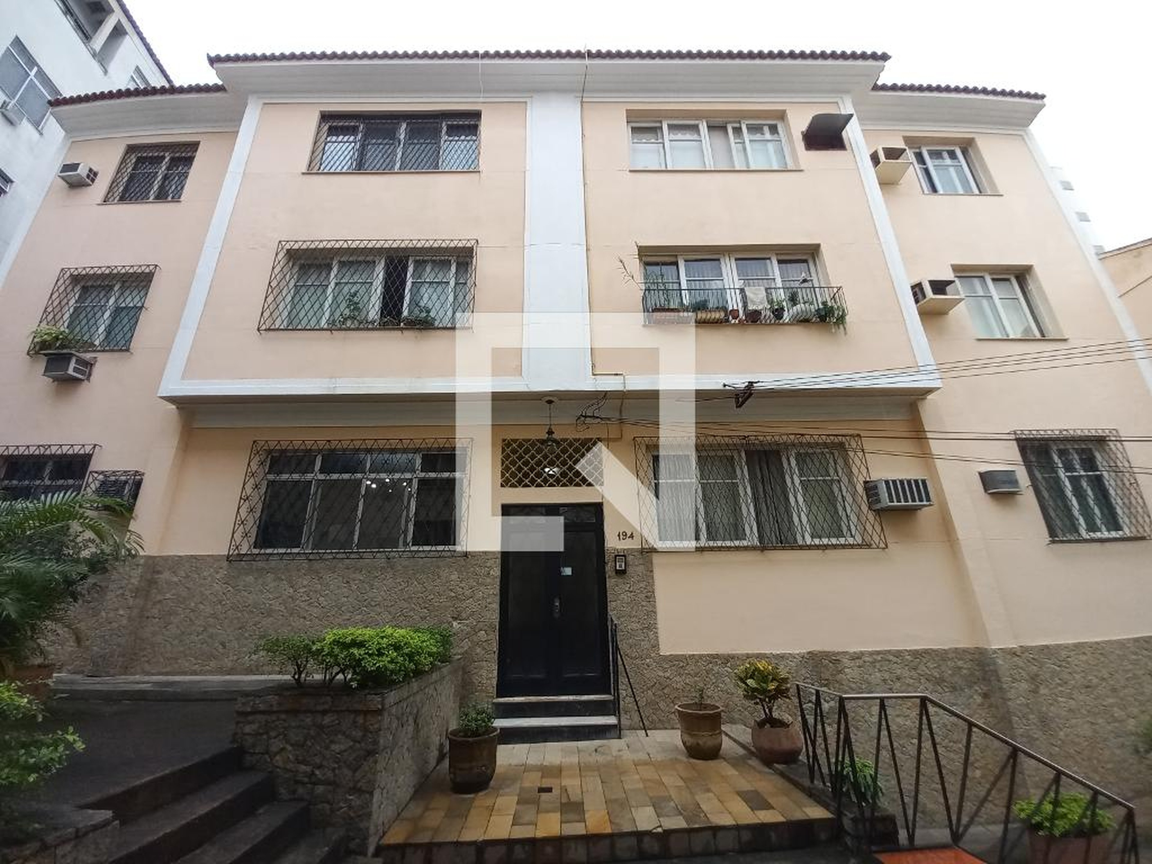 Fachada Condomínio em Travessa Nestor Vítor, 194
