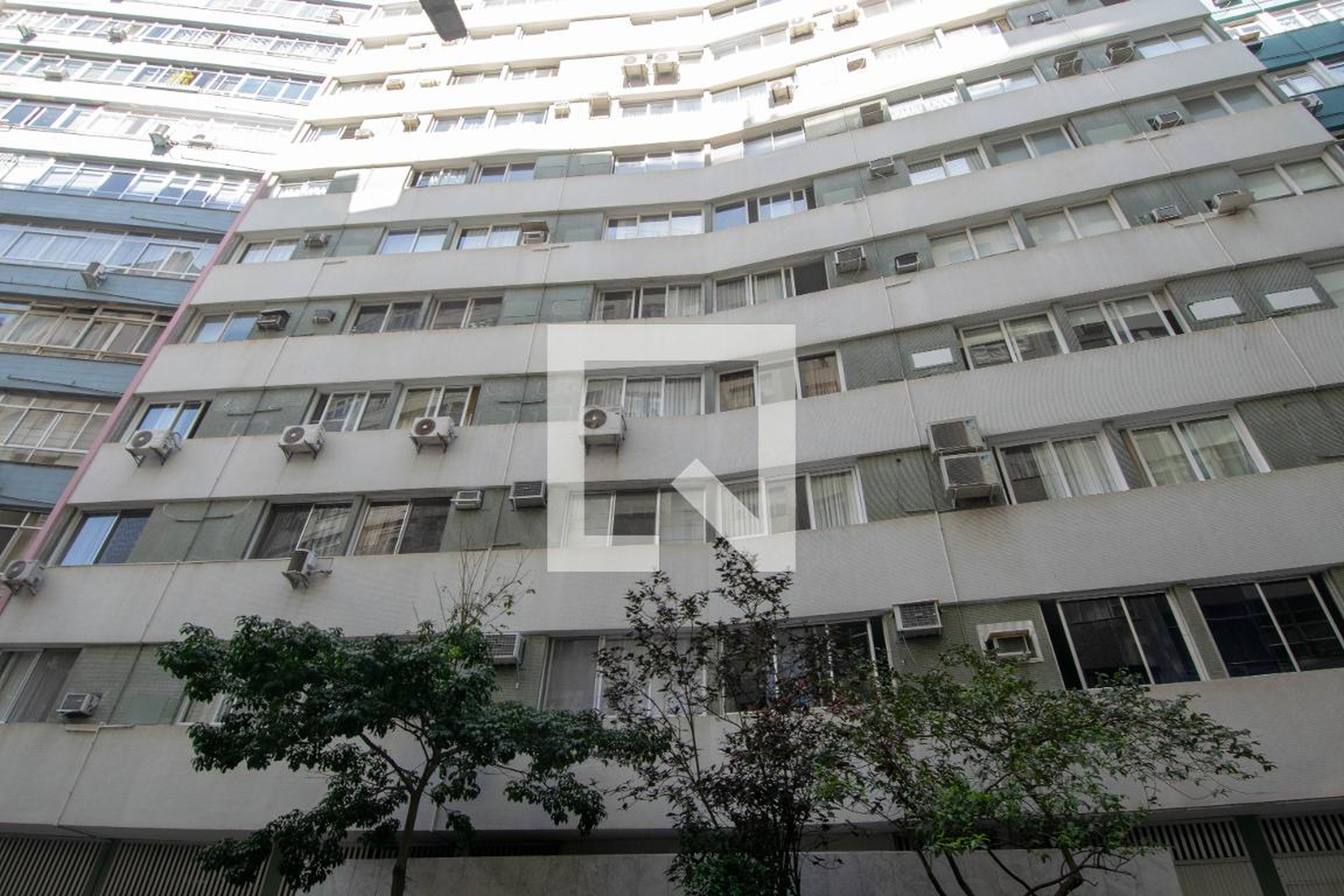 Fachada Condomínio em Rua Professor Gastão Bahiana, 127