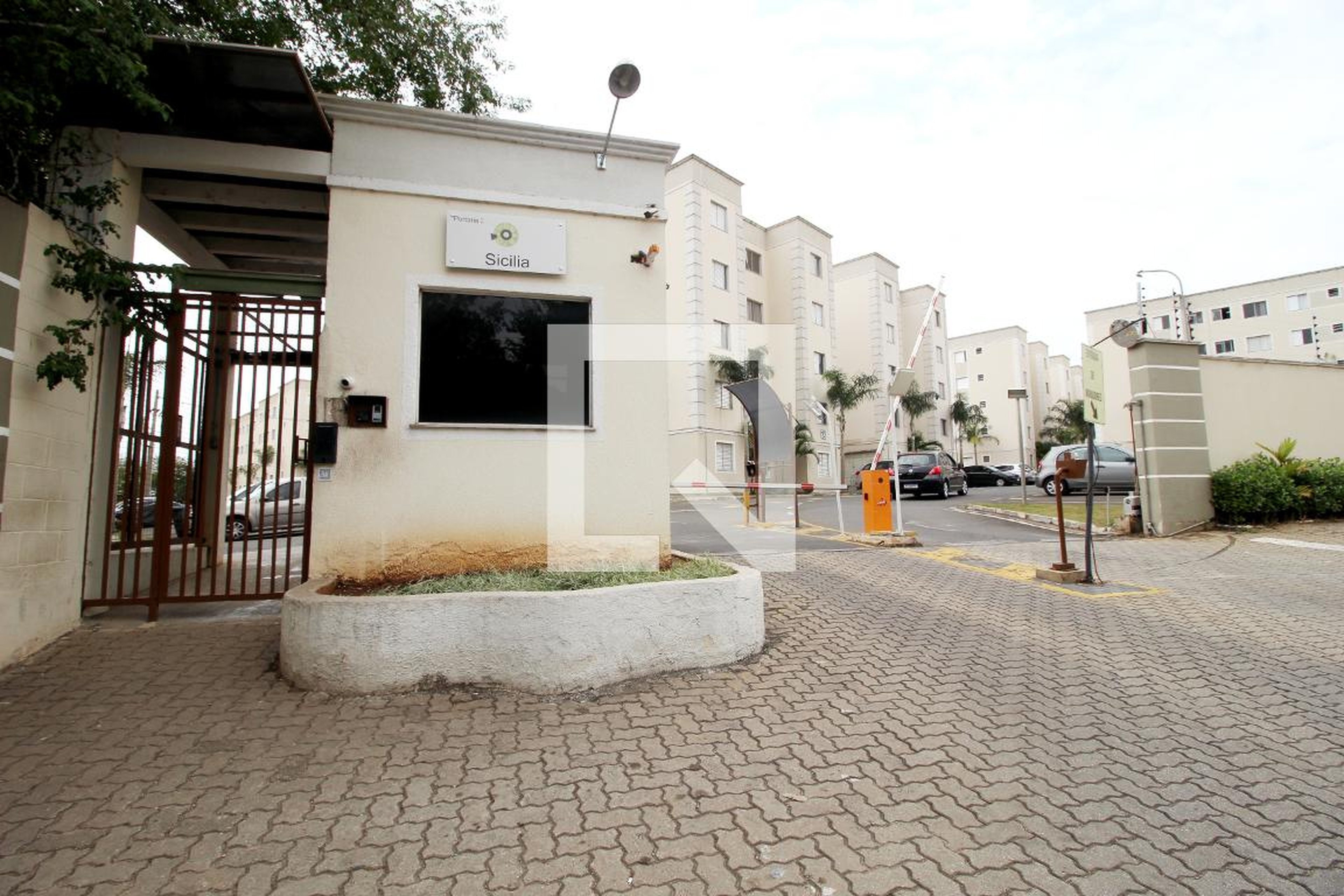 Fachada do Condomínio Condomínio Parque Sicilia