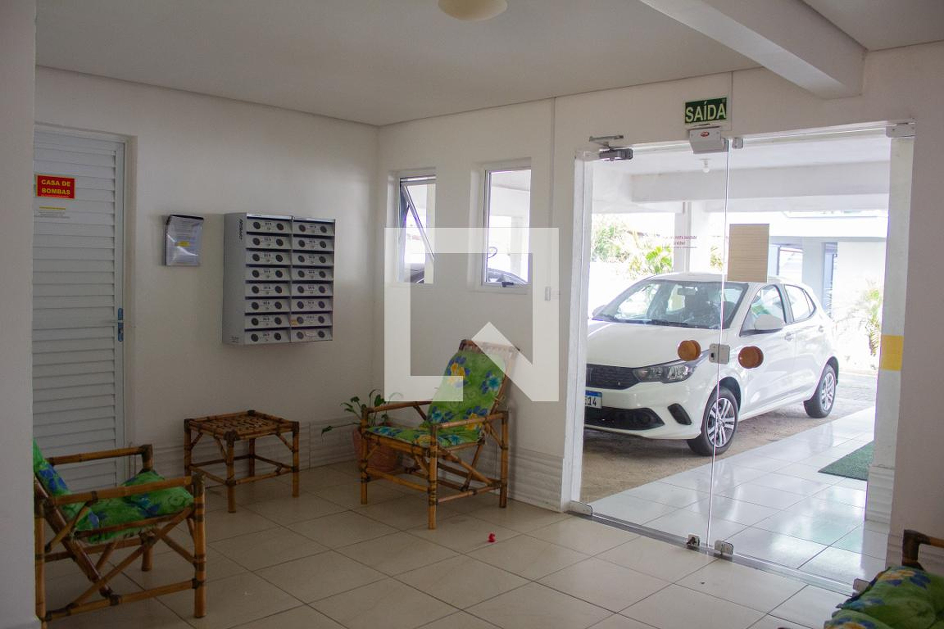 Hall de entrada Condomínio em Avenida Plácido Mottin, 487