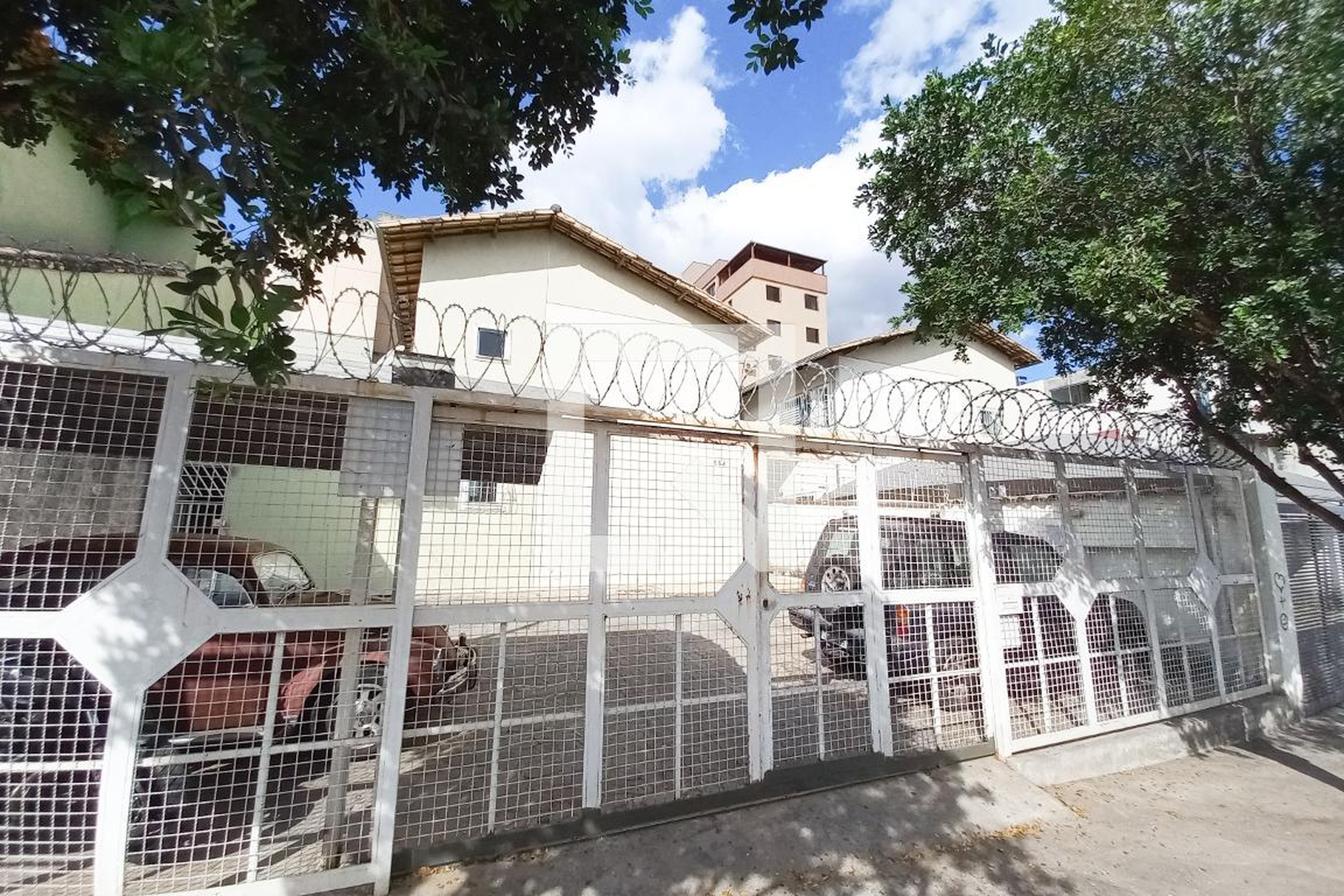 Fachada Condomínio em Rua dos Uaicás, 684