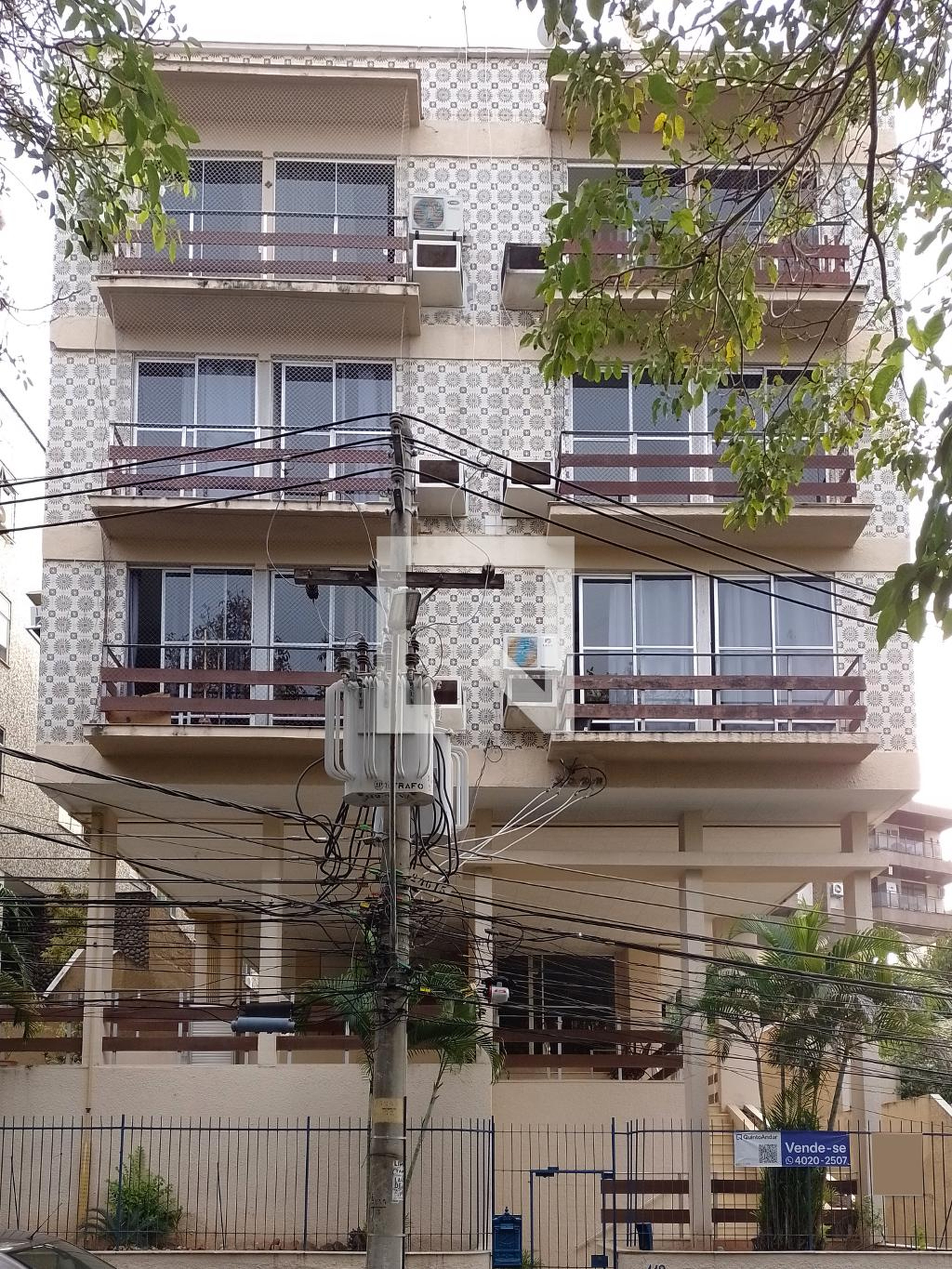 Fachada do Prédio Condomínio em Rua Carmem Miranda, 419