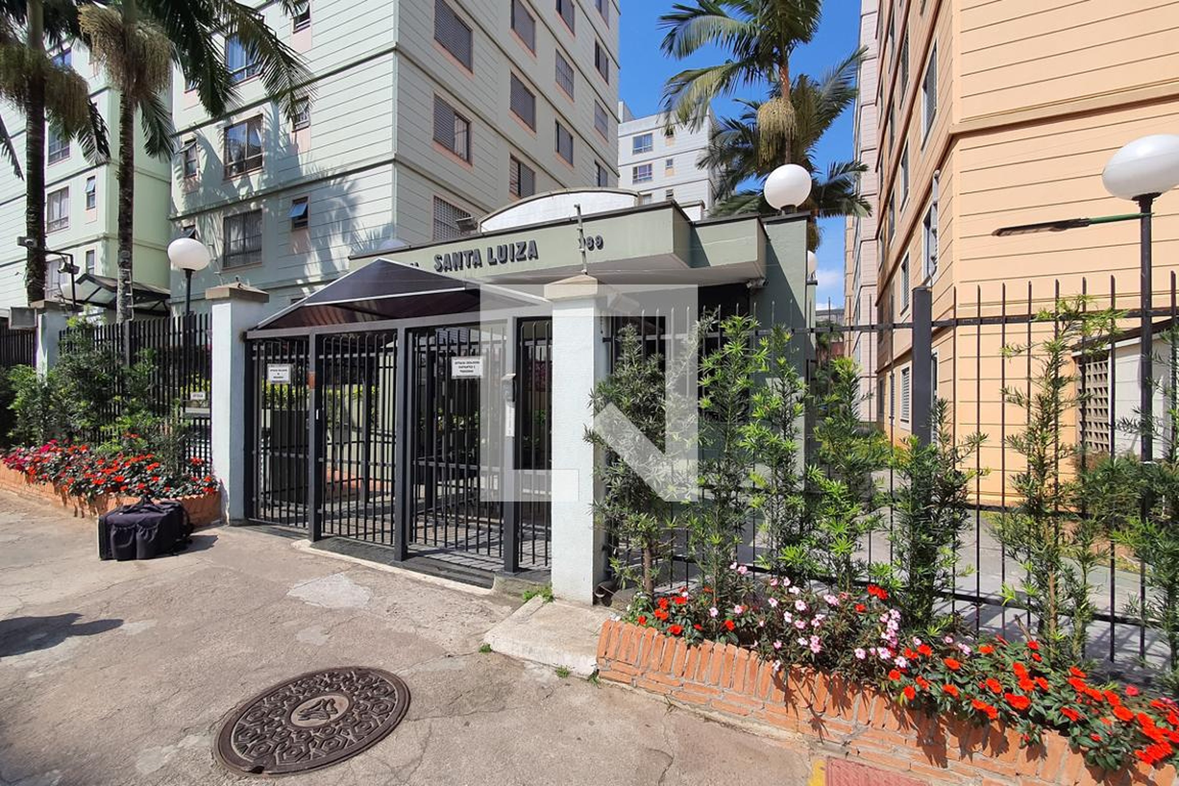 Fachada Condomínio em Rua Professor Arnaldo João Semeraro, 749