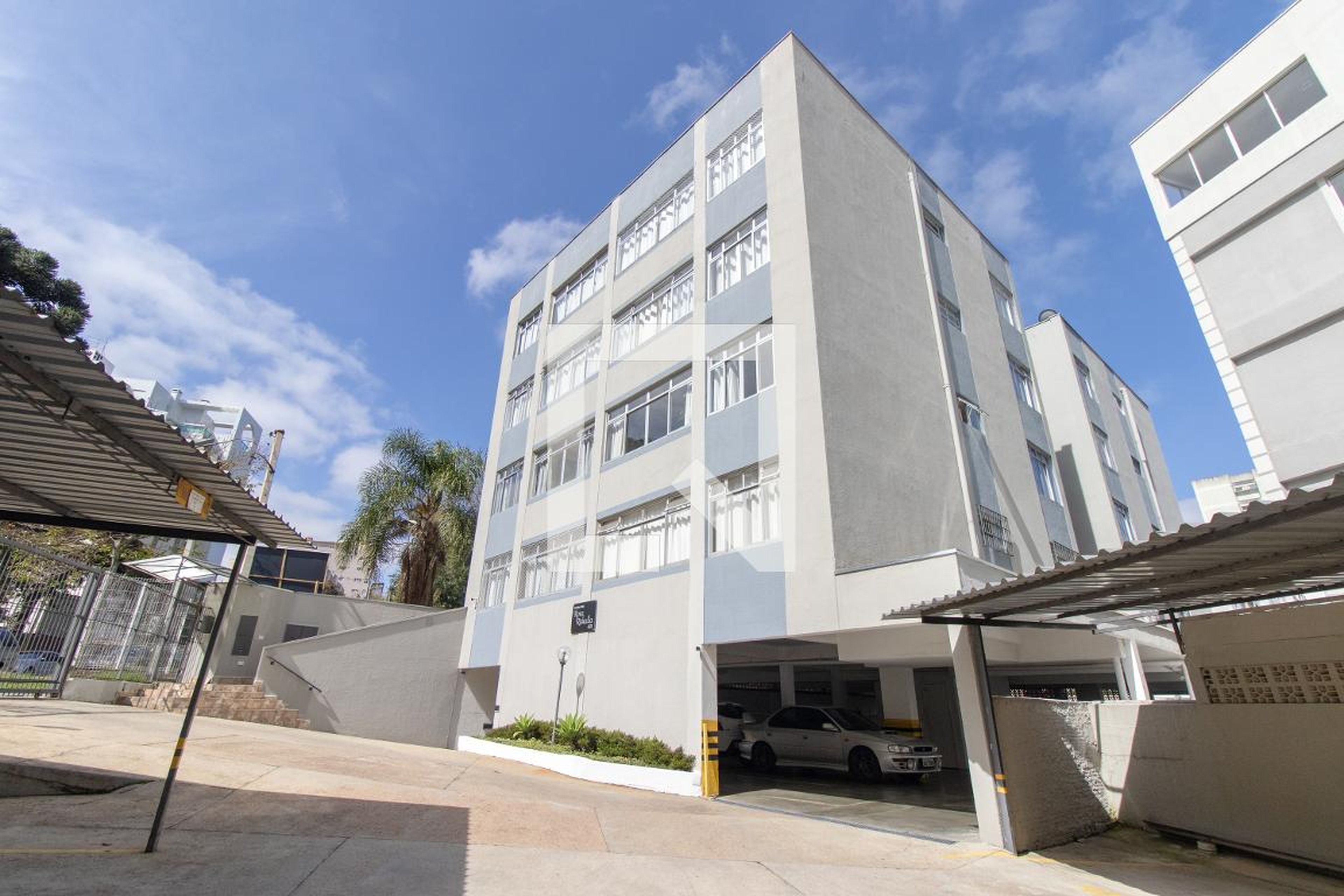 Fachada Condomínio em Rua Gastão Câmara, 431