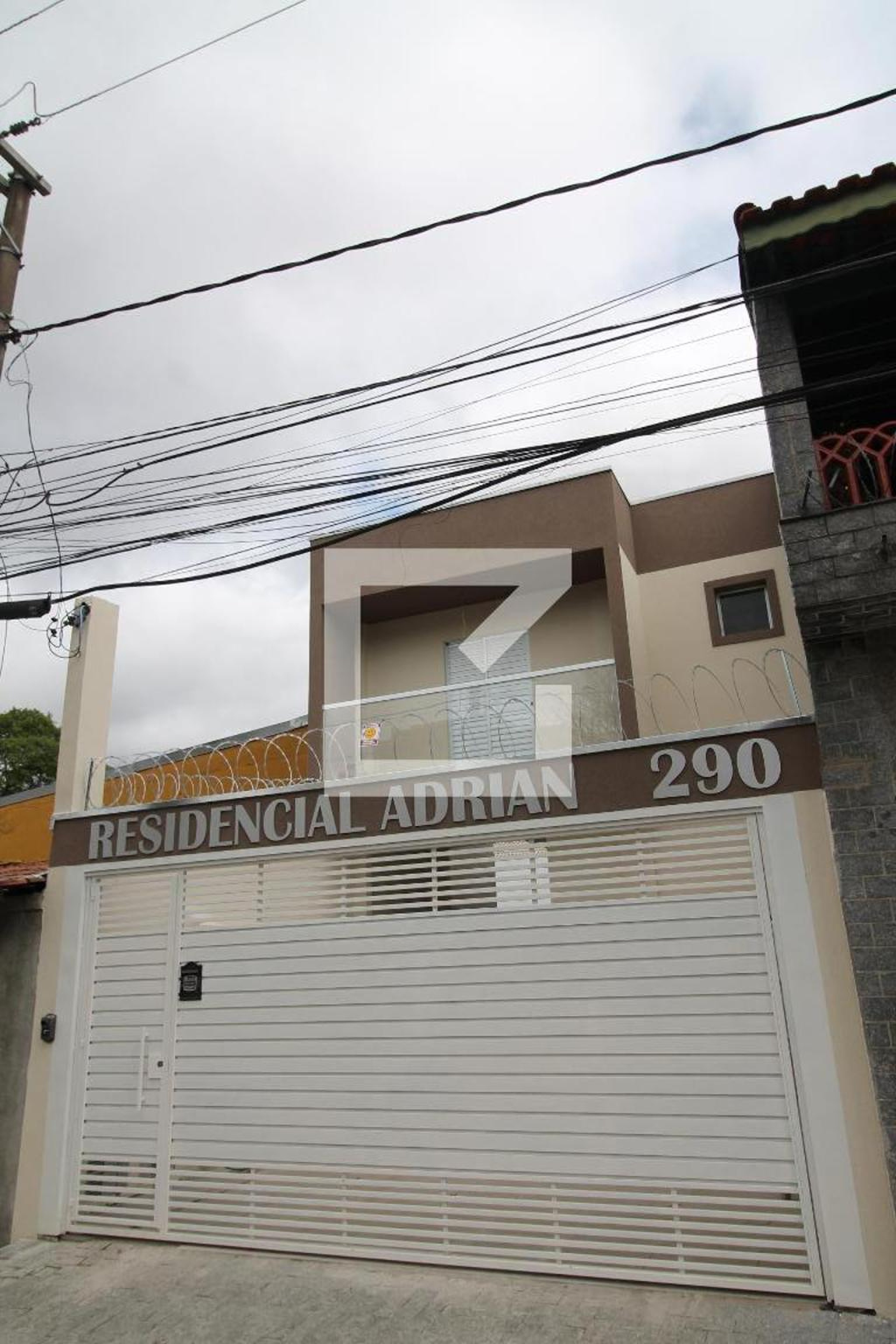 Fachada do Condomínio Residencial Adrian