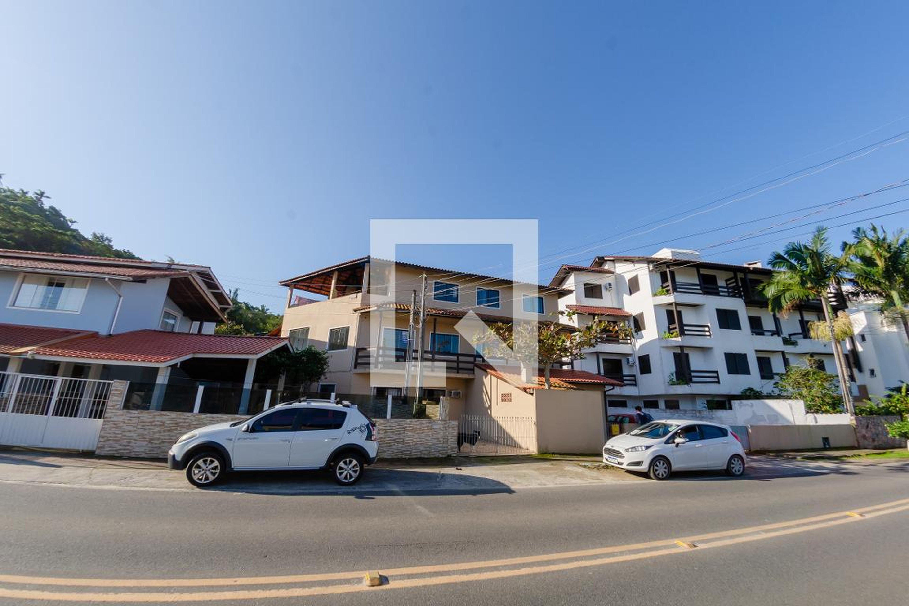 Fachada Condomínio em Avenida Luiz Boiteux Piazza, 6876