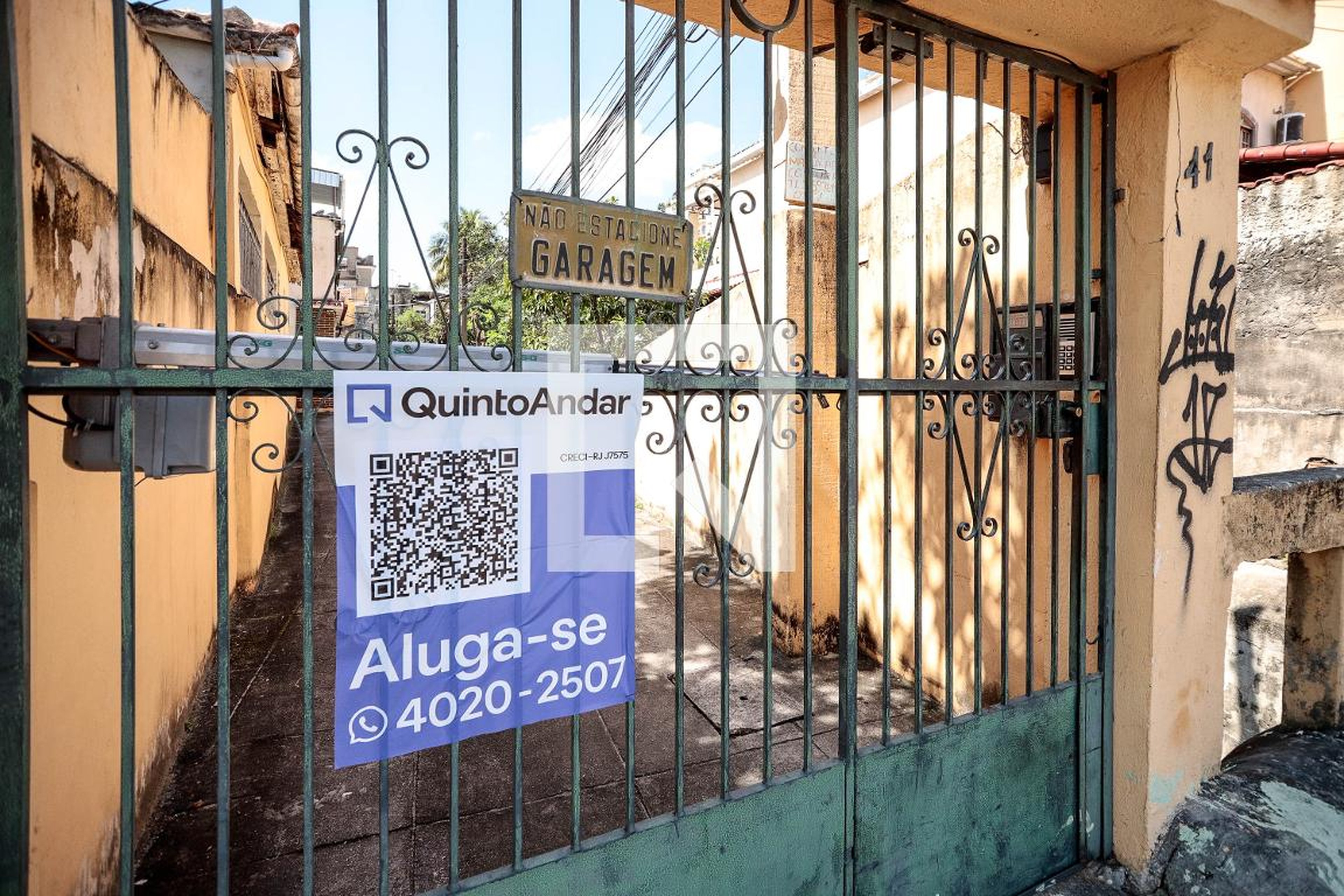 Fachada Condomínio em Rua Venâncio Ribeiro, 41