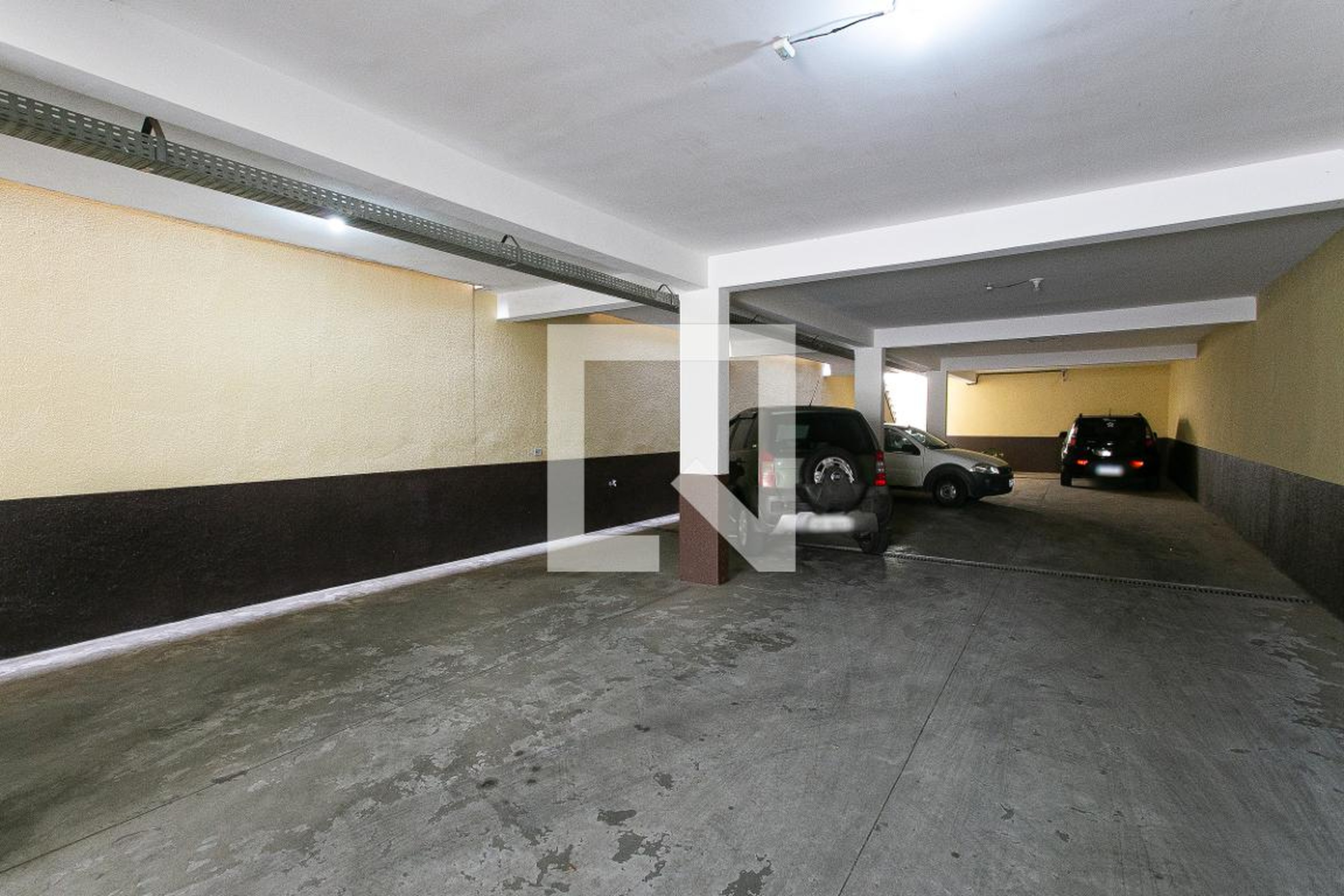 Área Comum - Estacionamento - 