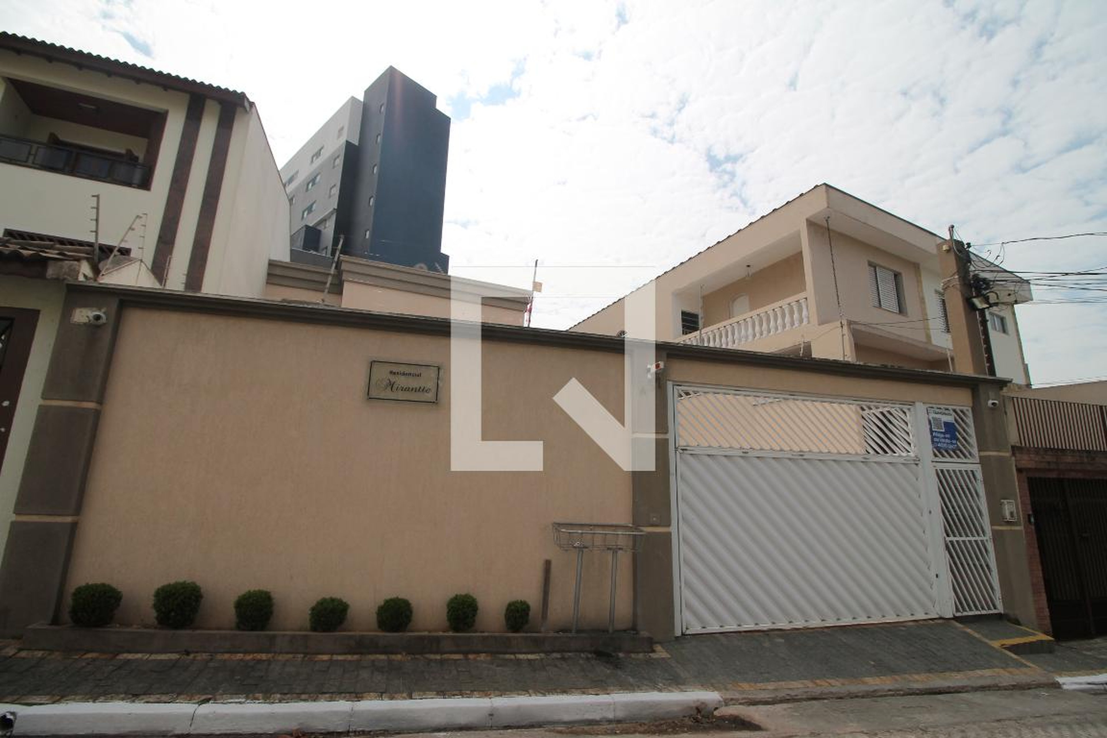 Fachada do Condomínio Condomínio em Rua Peirópolis, 437