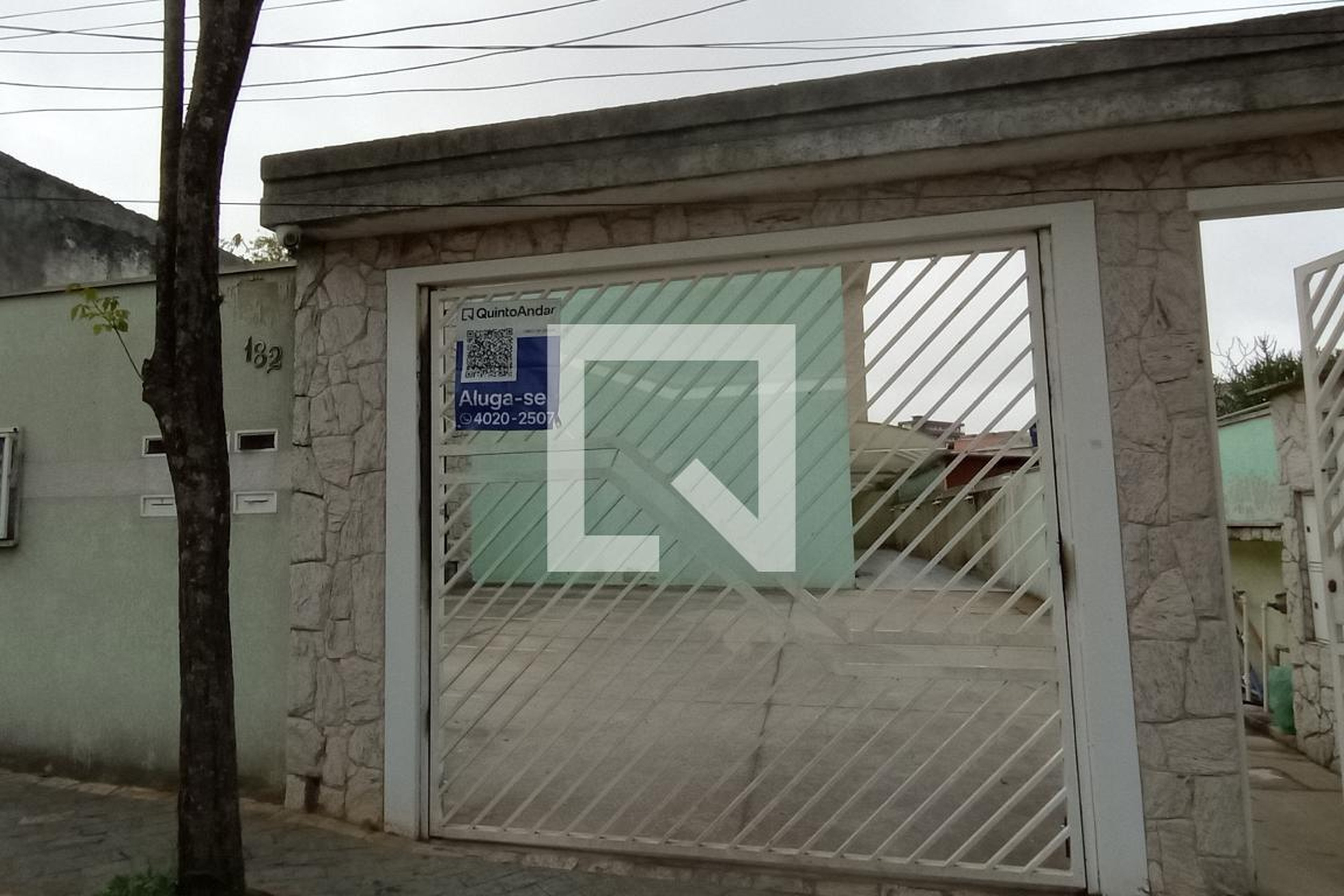 Fachada Condomínio em Rua Alarco, 27