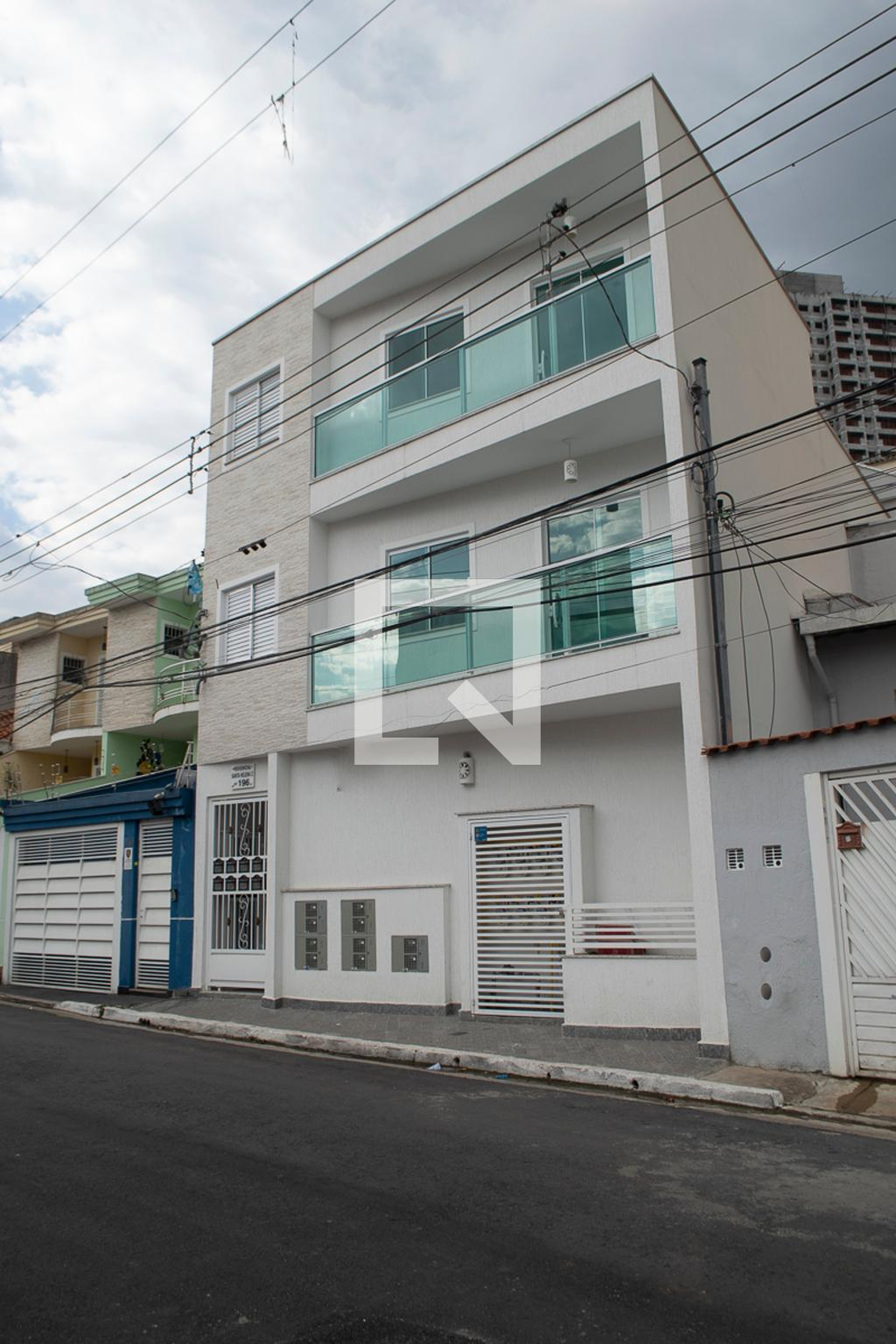 Fachada Condomínio em Rua Ariosto César 196, 10