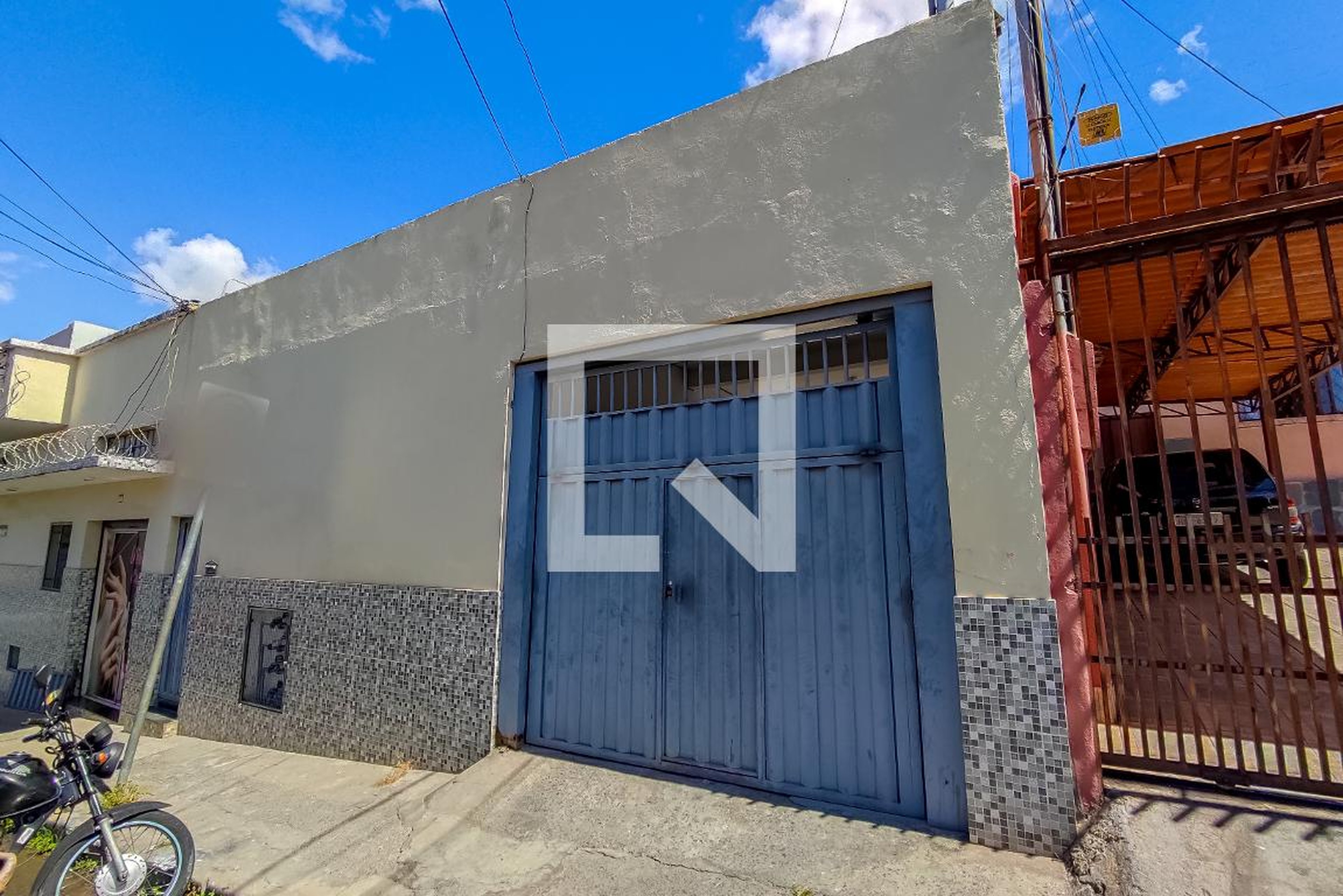 Fachada Condomínio em Rua Casa Branca, 300