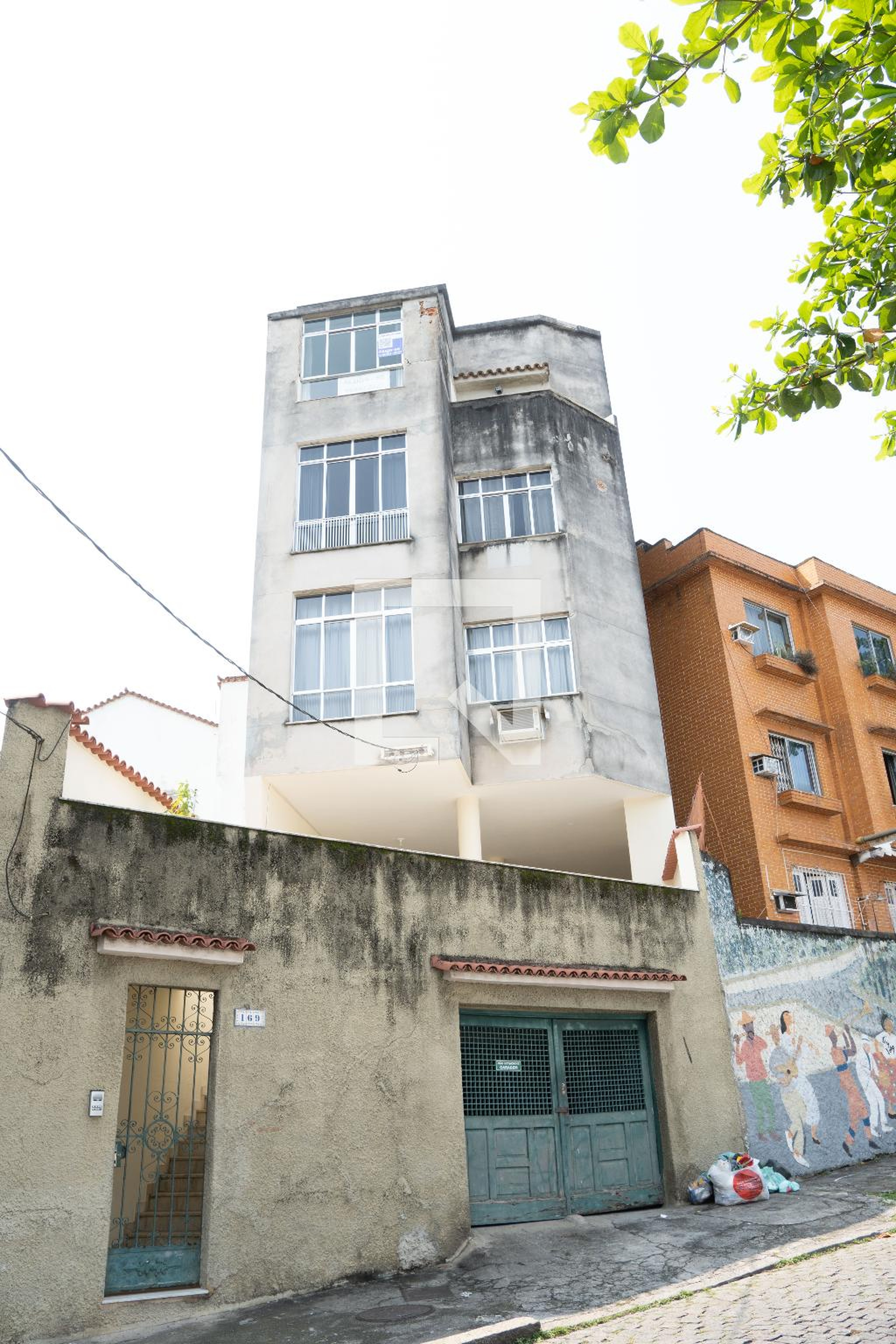 Fachada do Prédio Condomínio em Rua Pintora Djanira, 169