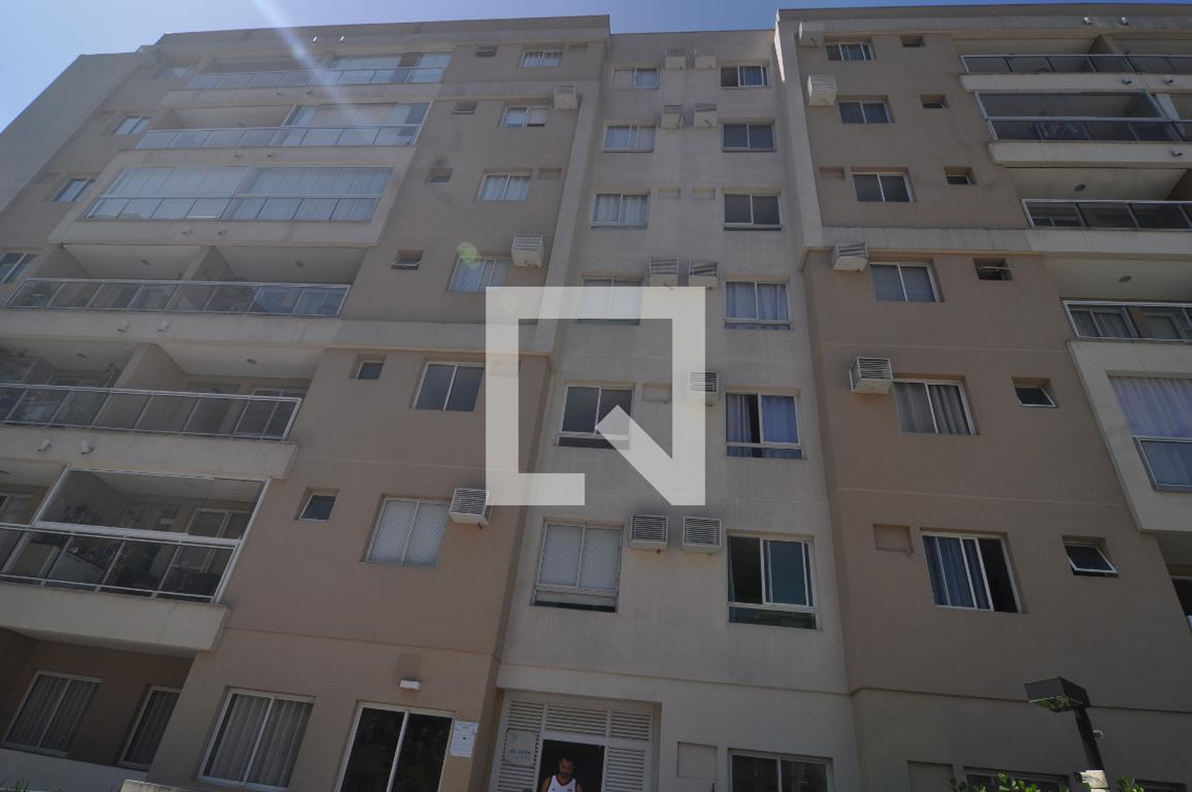 Fachada do Prédio Condomínio em Estrada de Camorim, 100