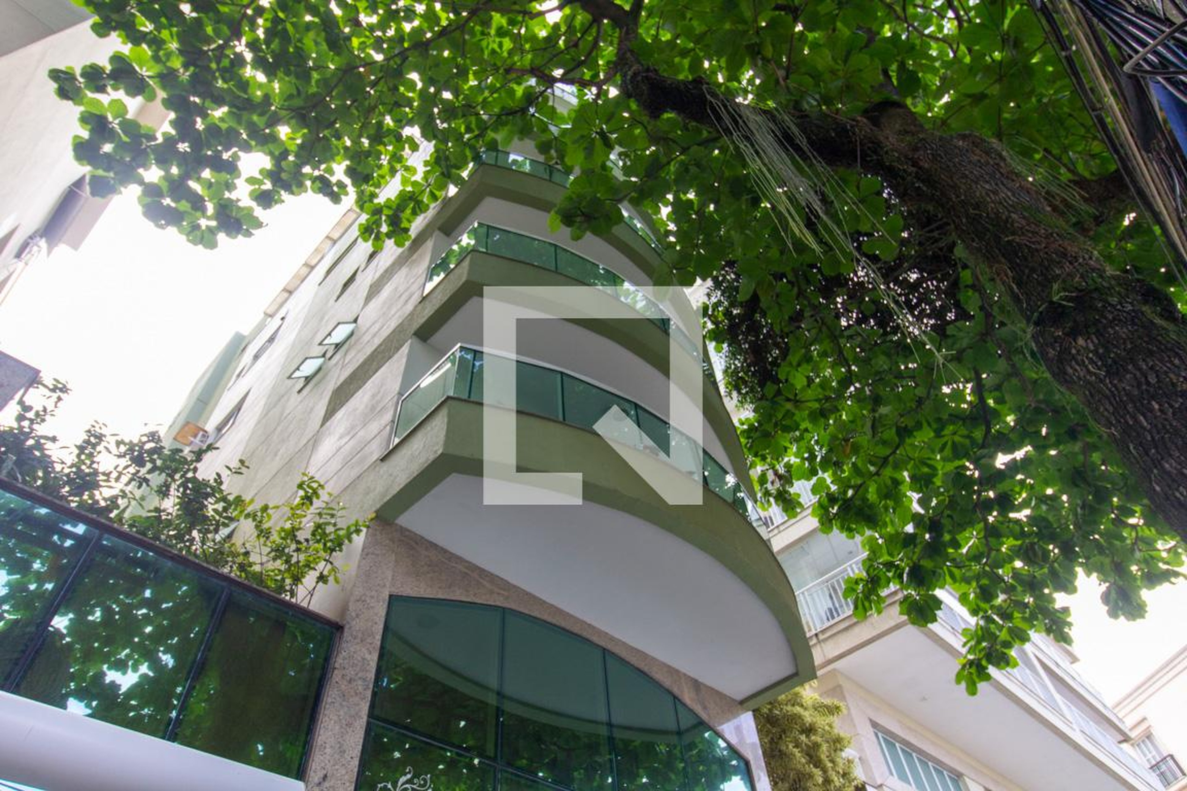 Fachada do Condomínio Condomínio Botafogo Des Arts