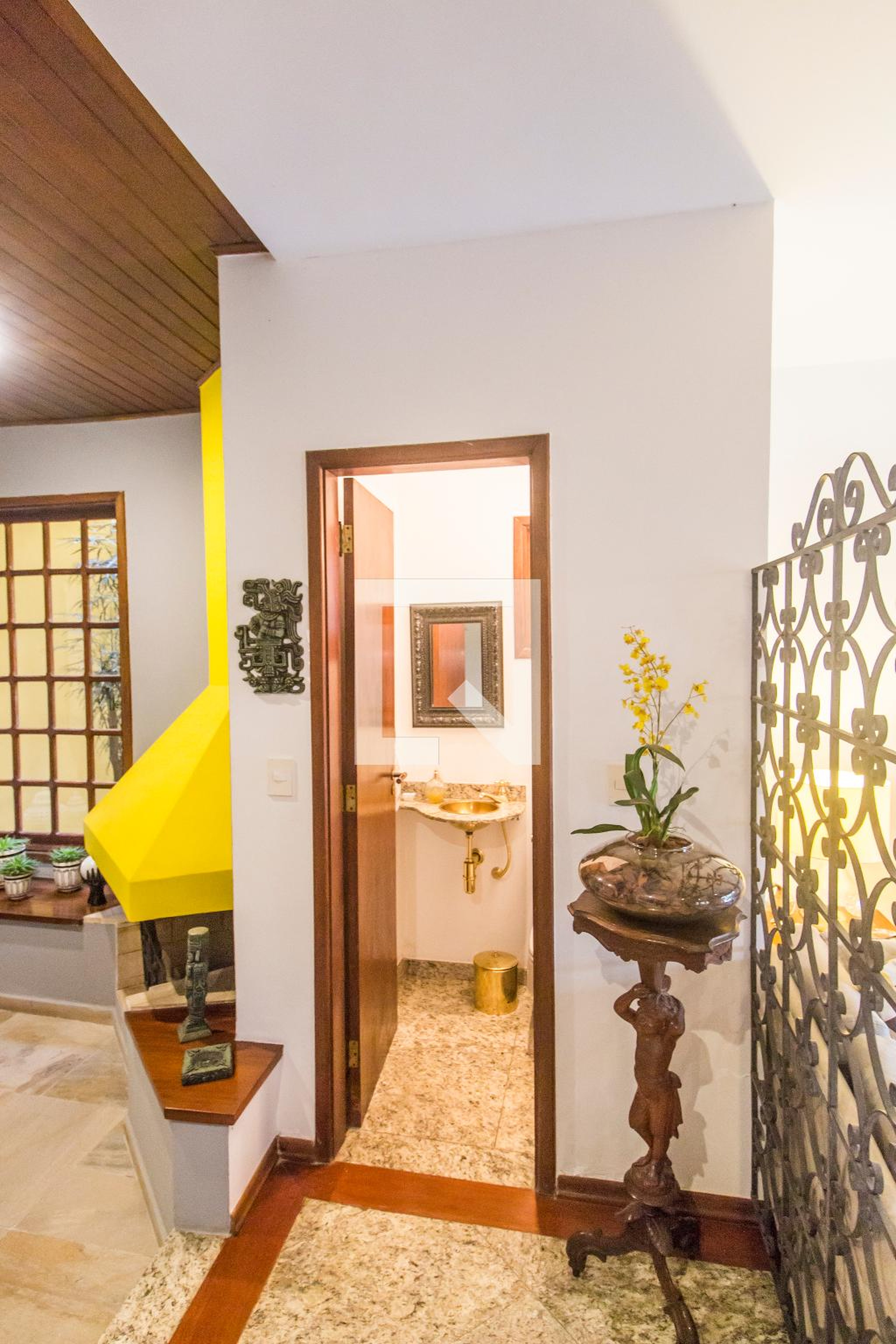 Entrada Condomínio em Alameda Badejo, 55