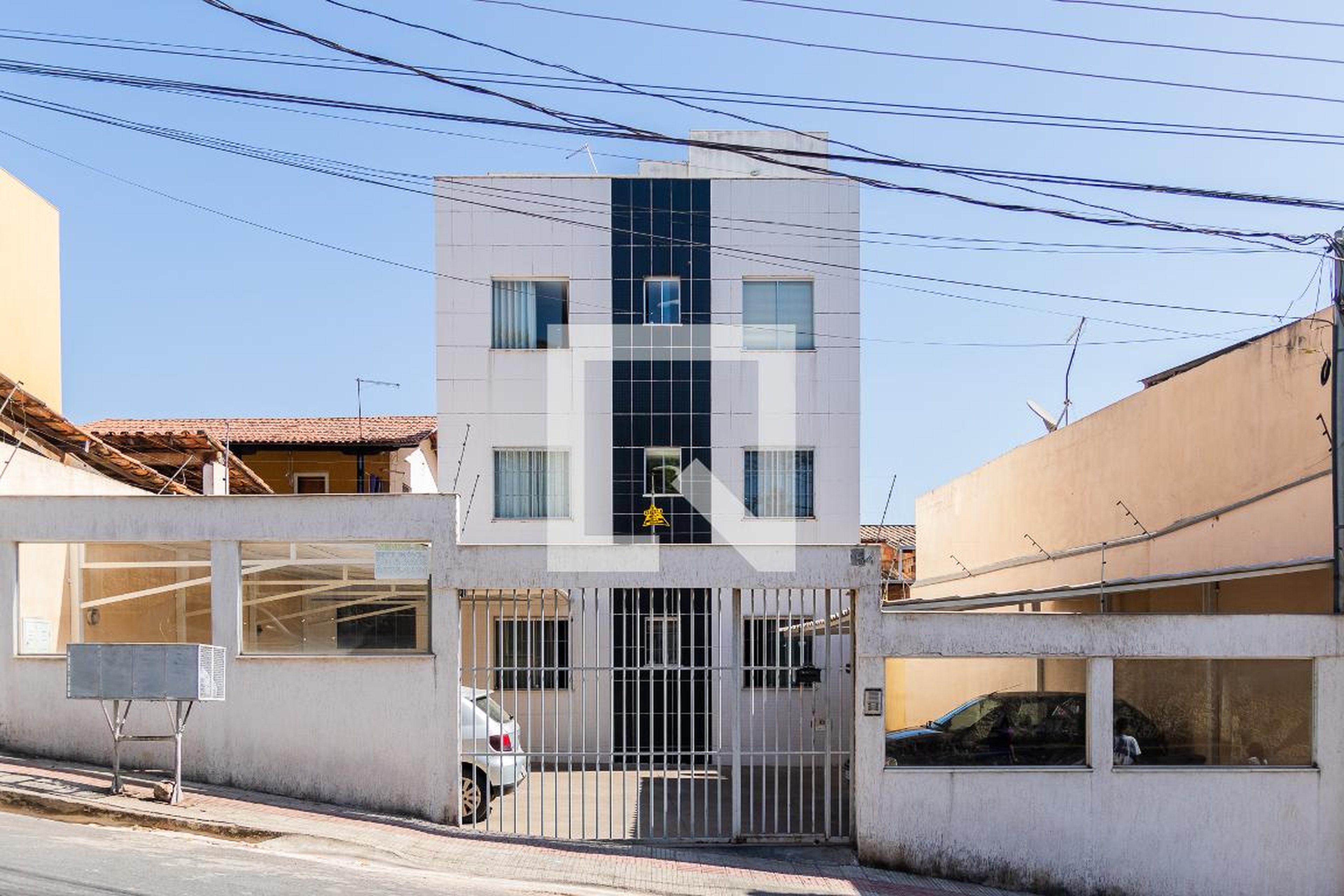Fachada Condomínio em Rua Lucélia, 54