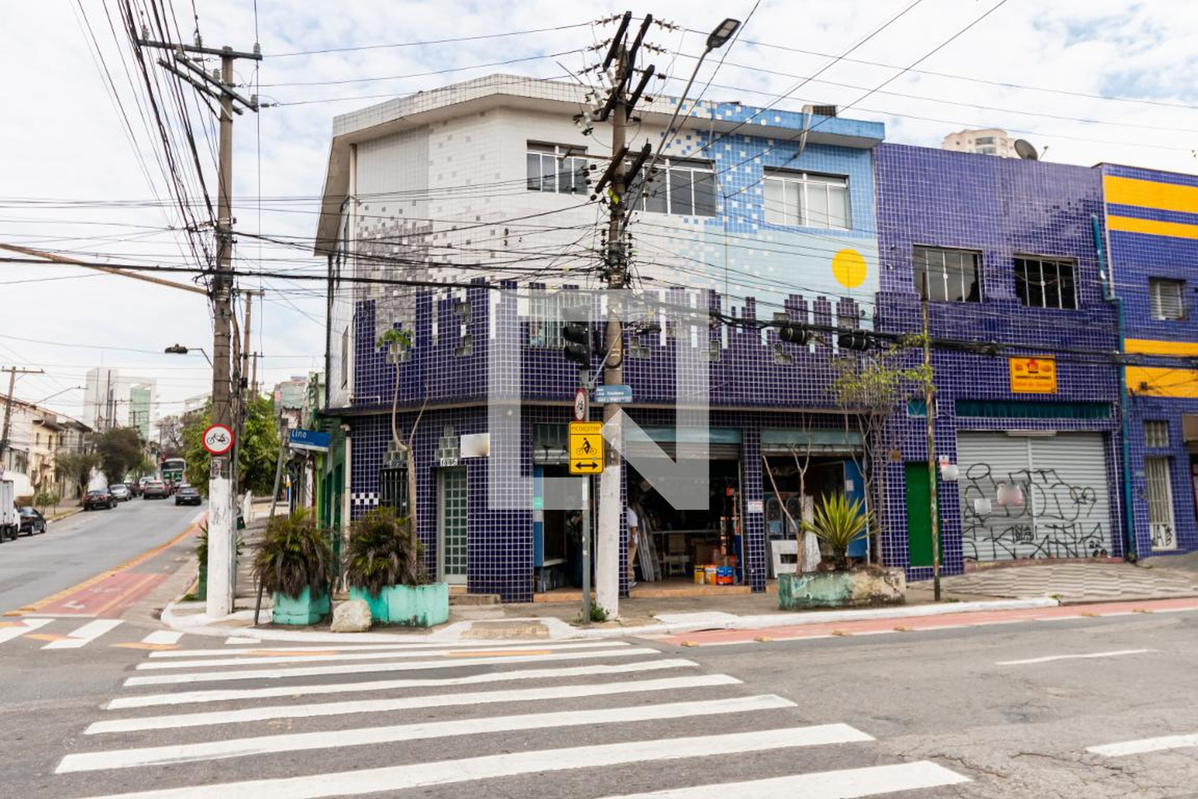 Fachada Condomínio em Rua Lino Coutinho, 1886