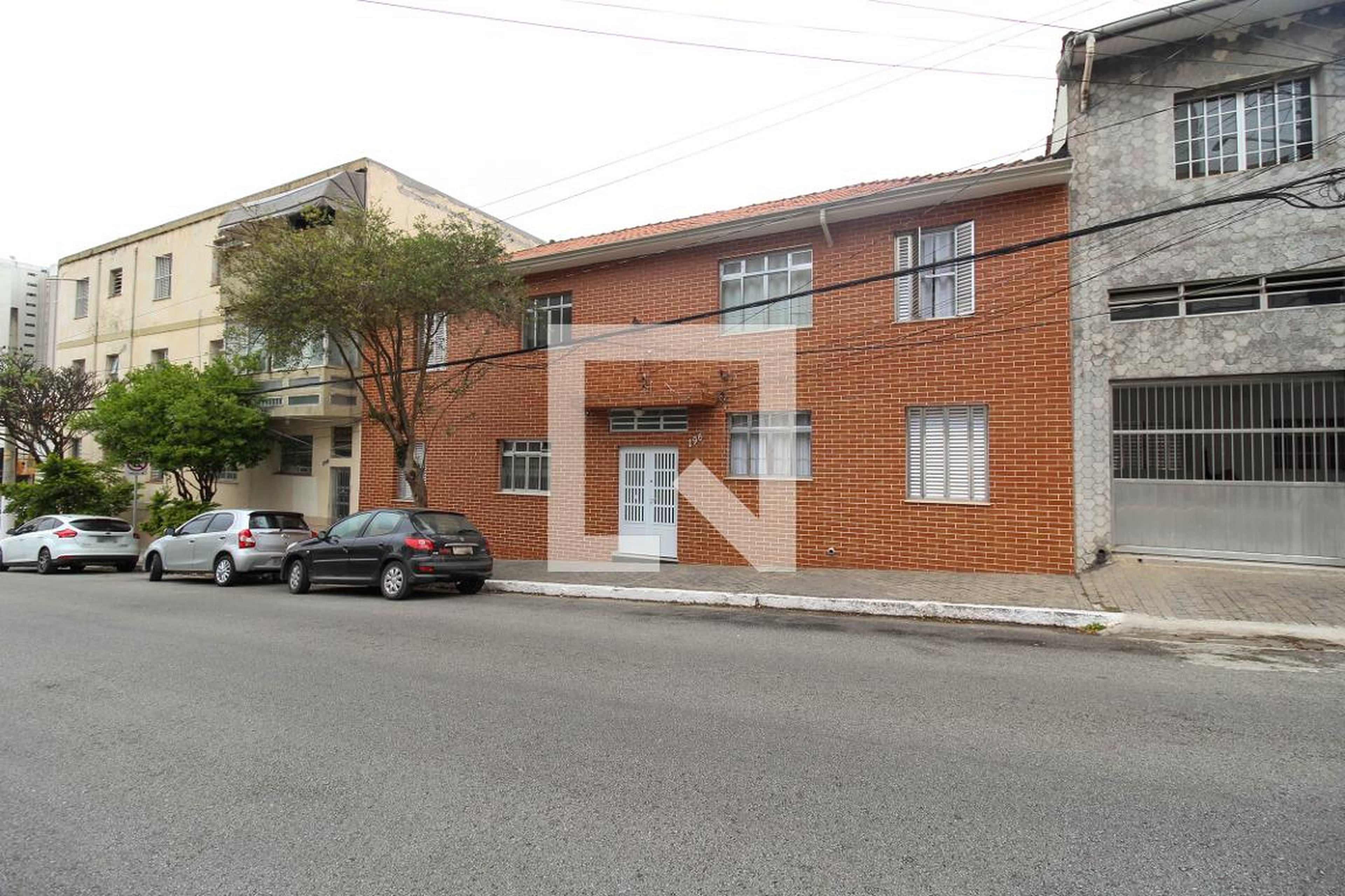 Fachada do Prédio Condomínio em Rua Emboaçava, 196