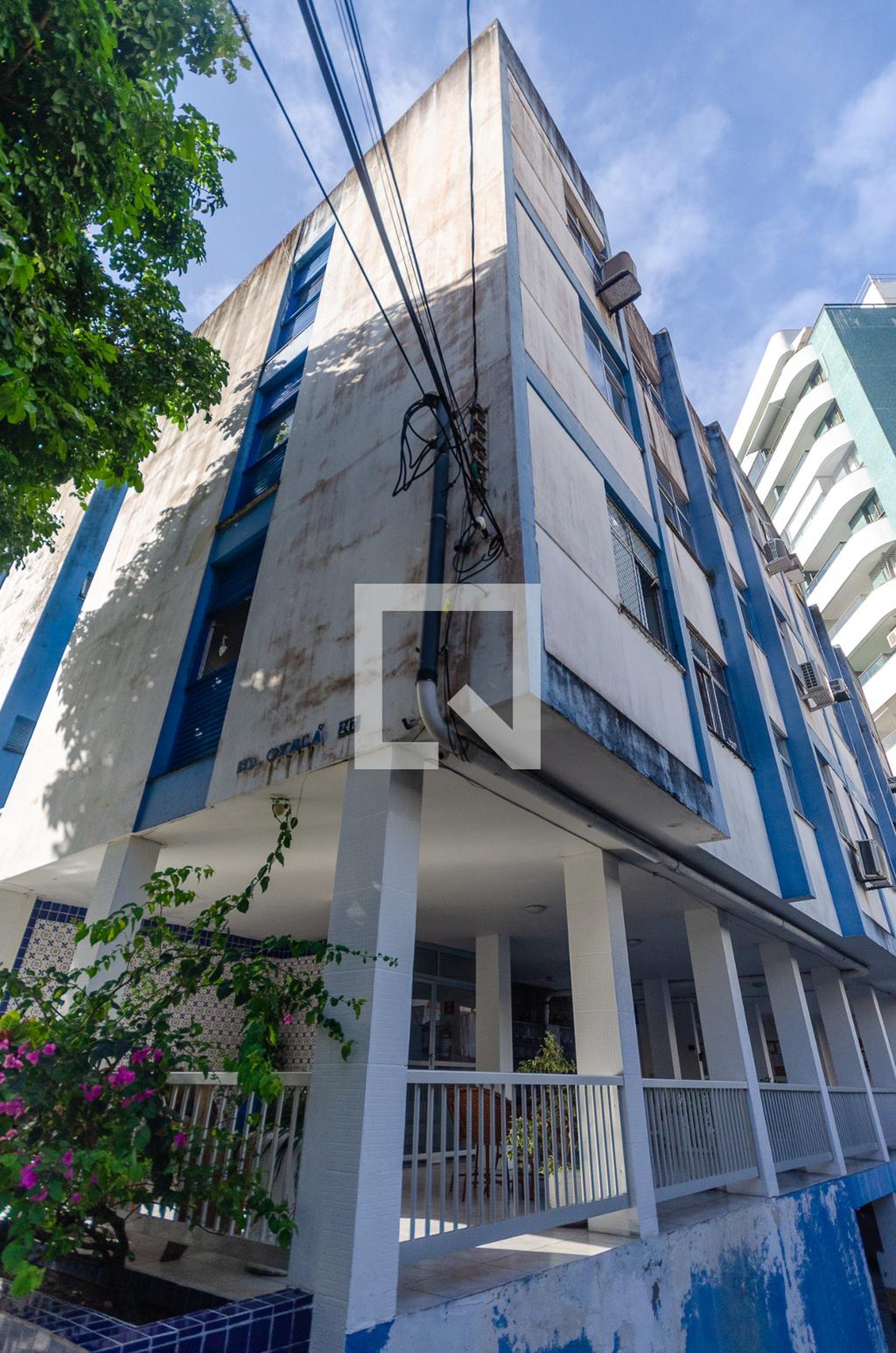 Fachada Condomínio em Rua Raul Drumond, 237