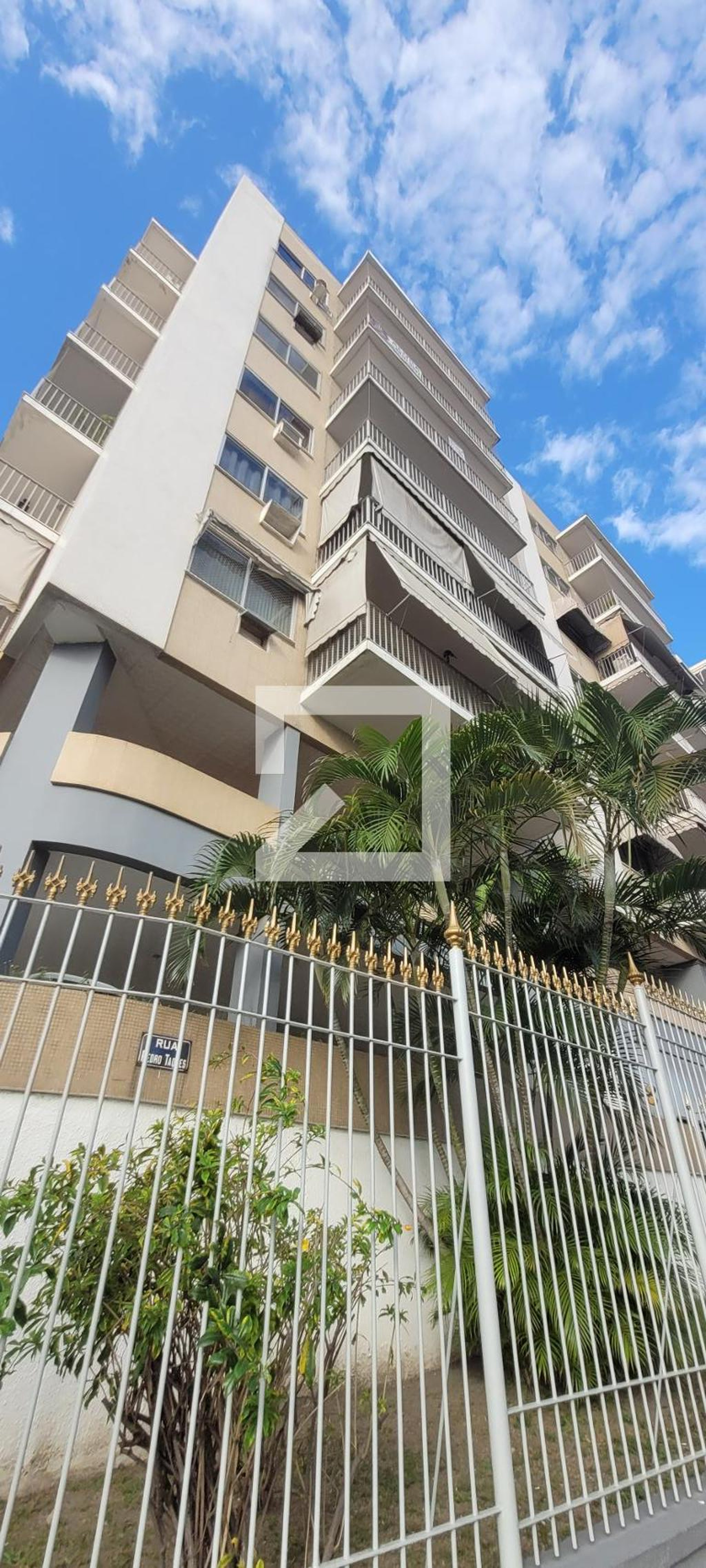 Fachada Condomínio em Rua Pedro Taques, 23