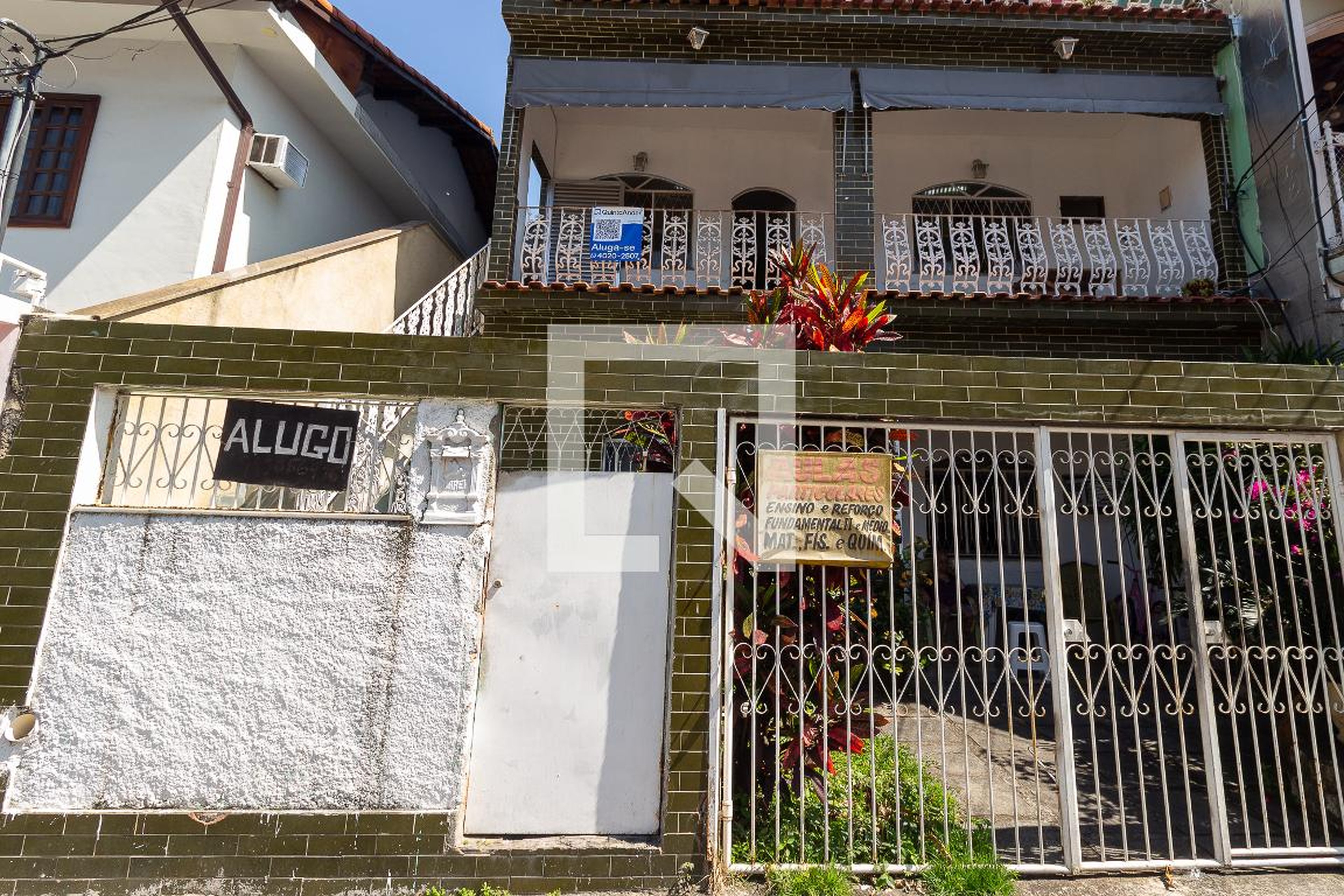 Fachada do Prédio Condomínio em Rua Onça de Pitangui, 235