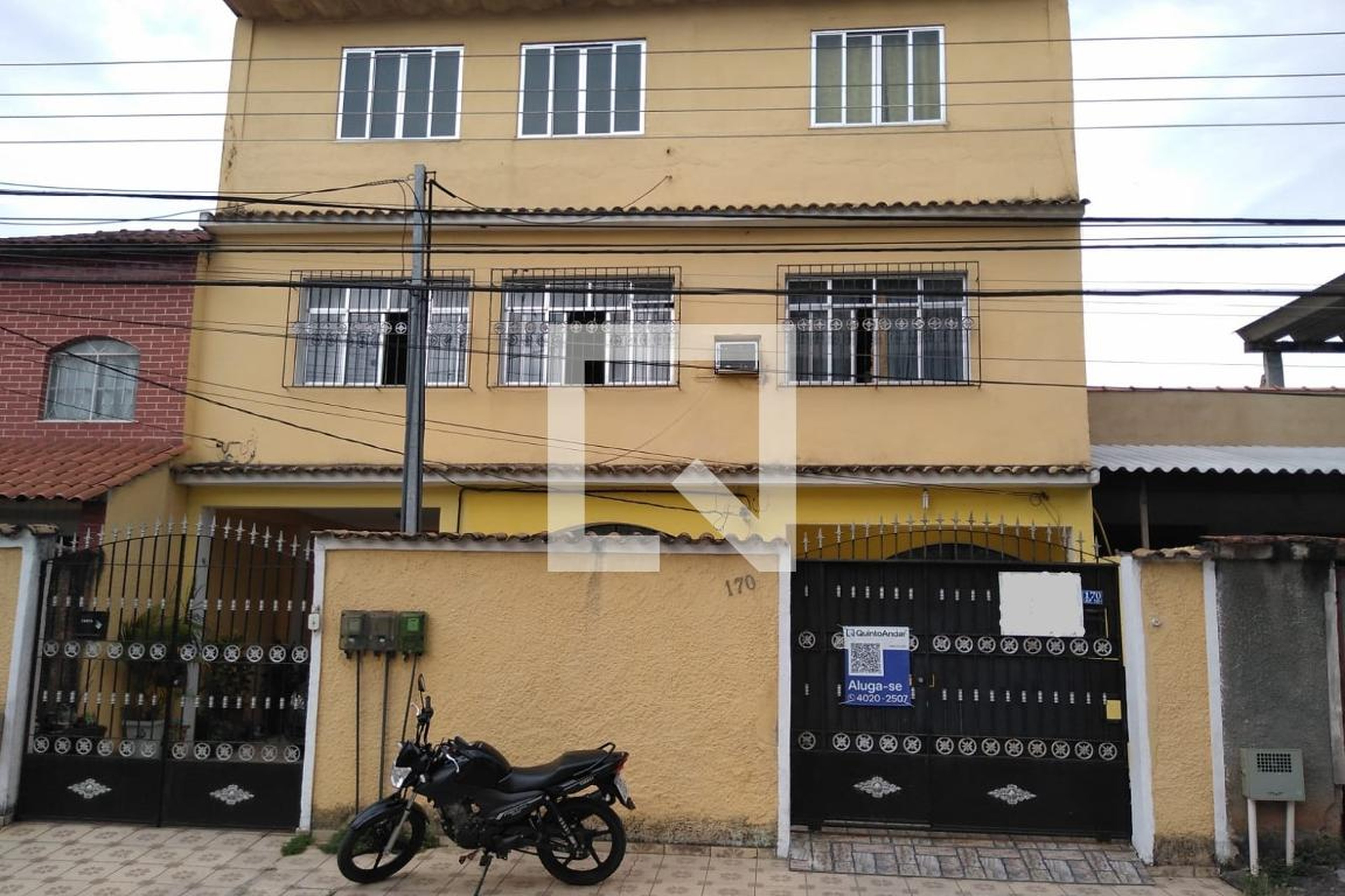 Fachada Condomínio em Rua Augusto de Azevedo Santos, 170