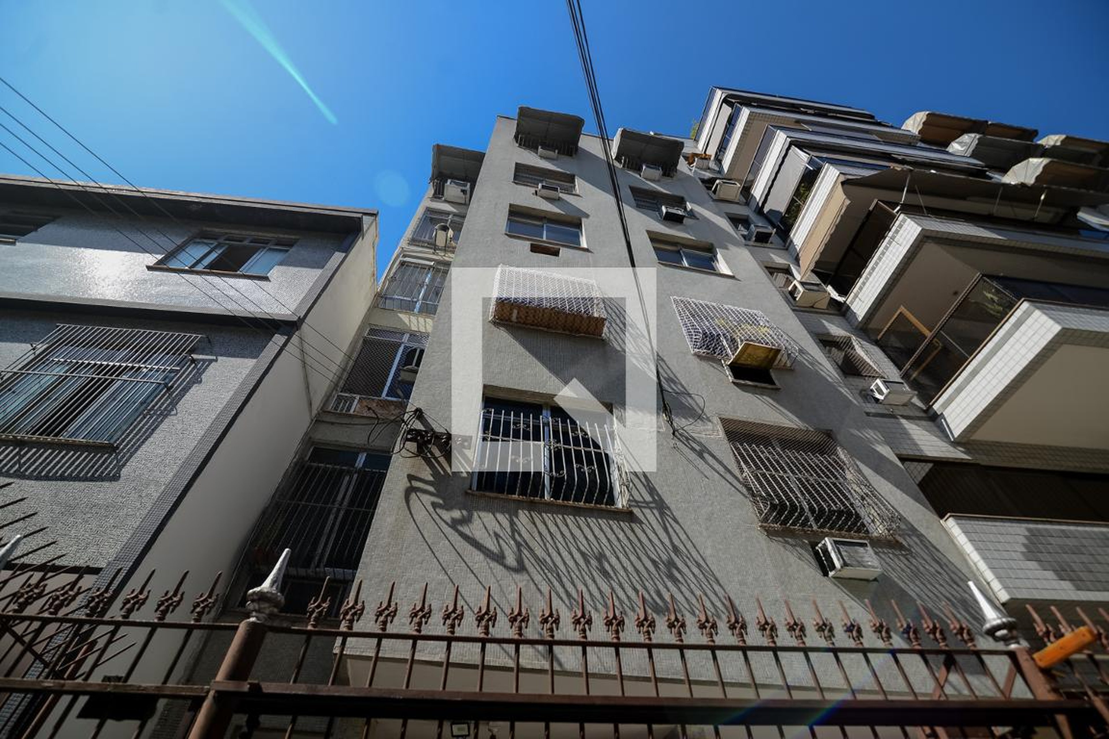 Fachada Condomínio em Rua Professor Gabizo, 110