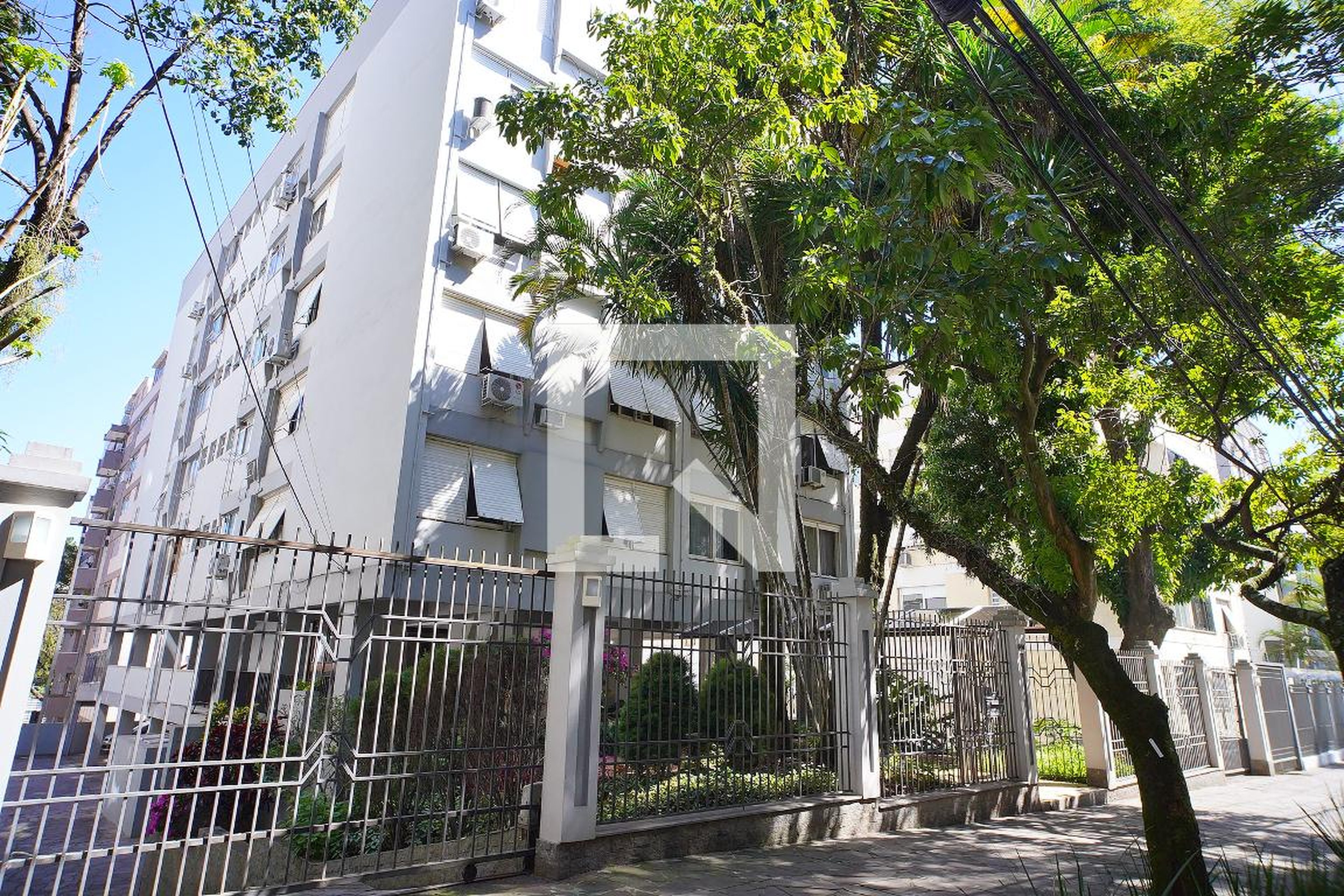 Fachada do Condomínio Edifício Tropical